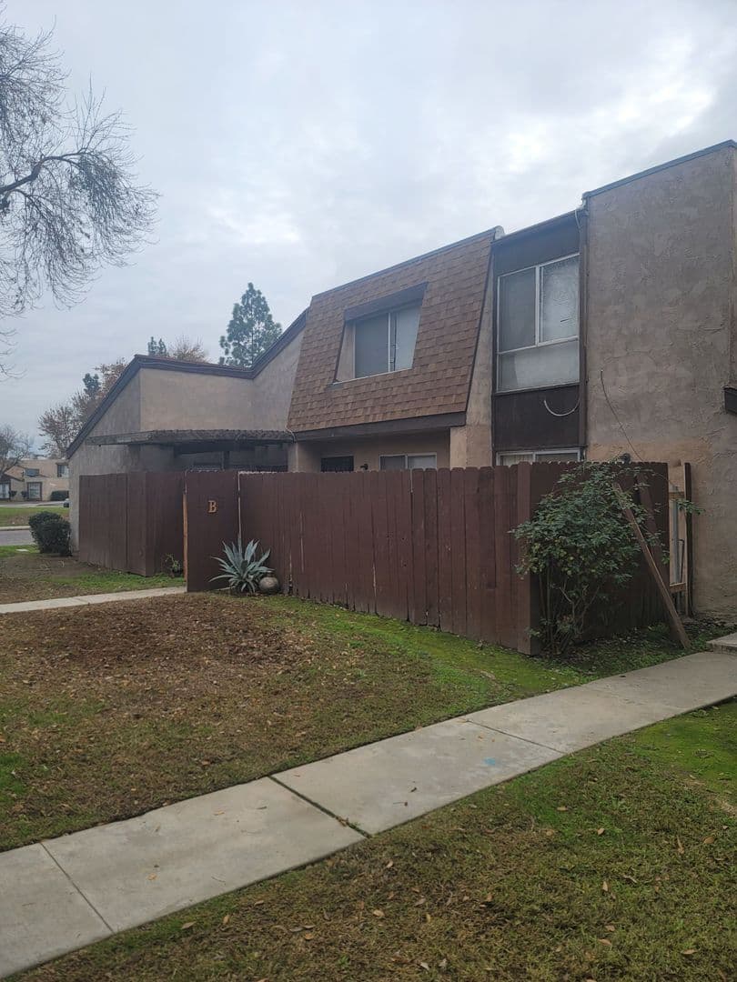 Bakersfield Condo: 2101 Pinon Springs Cir. #B