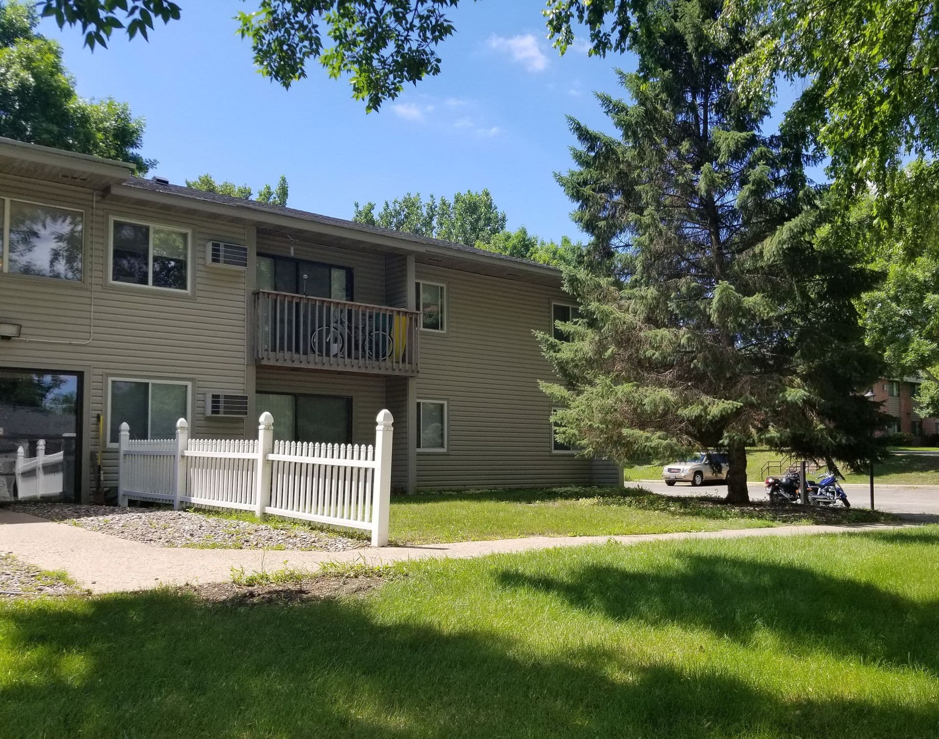 Delano Apartment: 235 Honeytree Dr