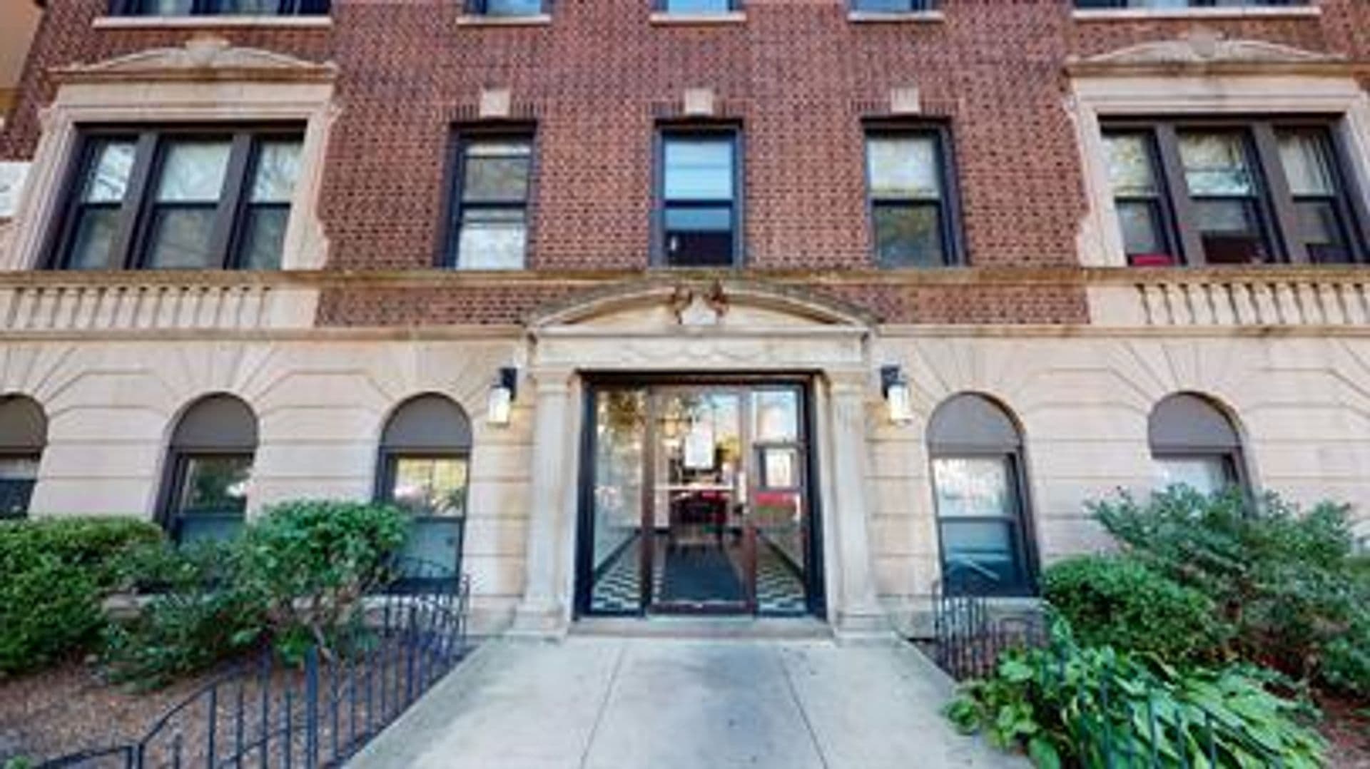 Chicago Apartment: 941 W. Agatite
