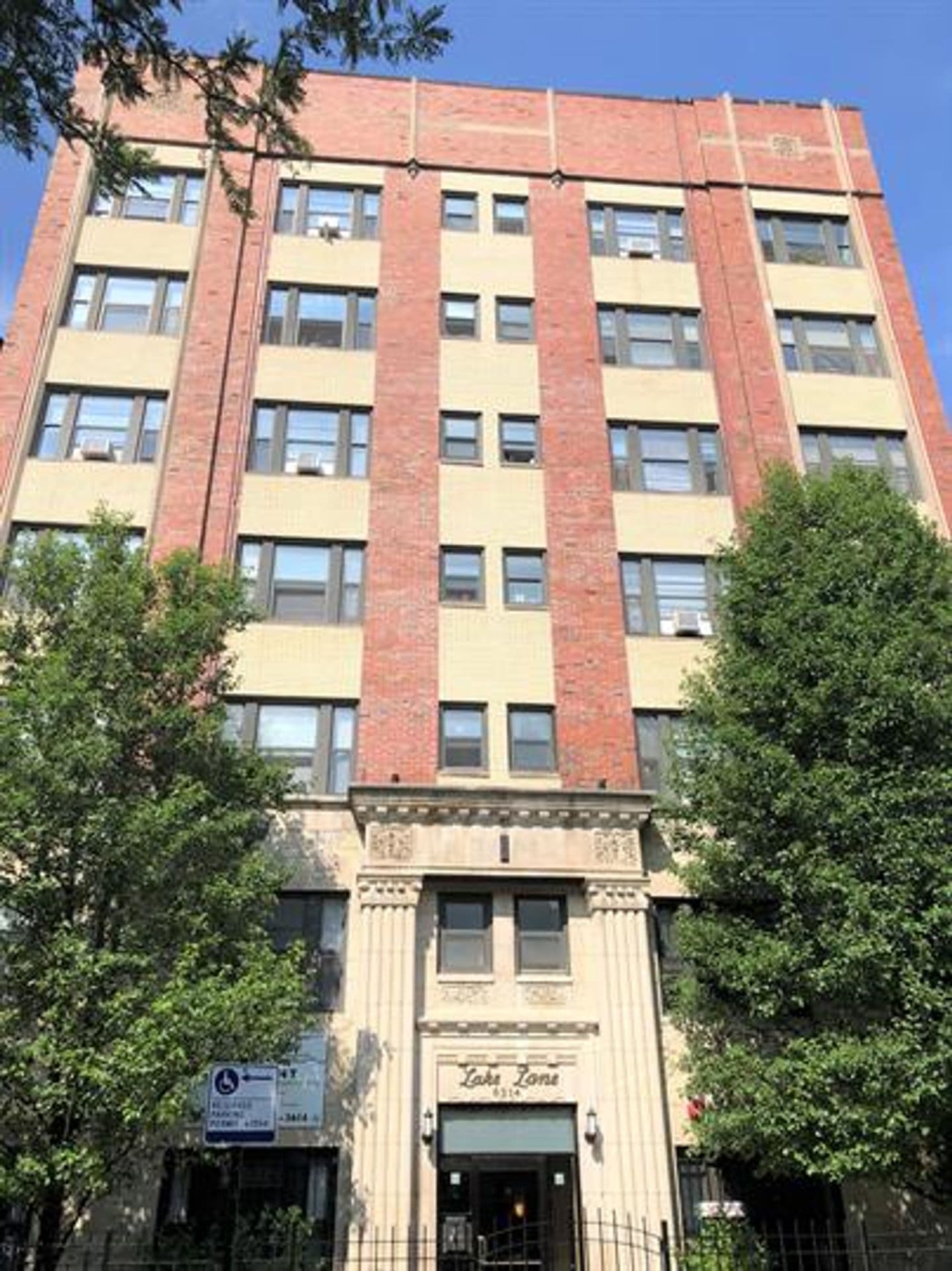 Chicago Apartment: 6214 N. Winthrop