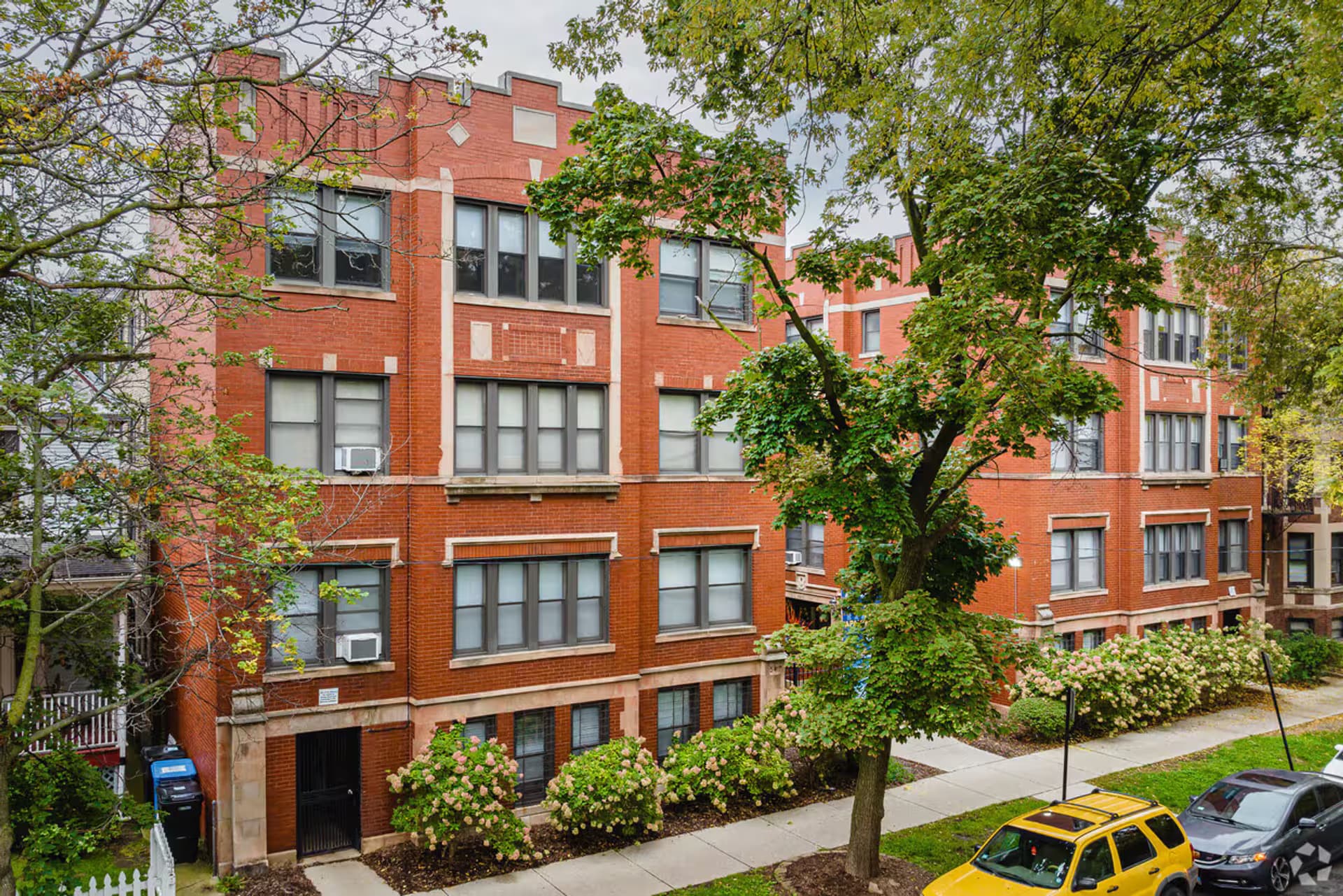Chicago Apartment: 5417 South Harper