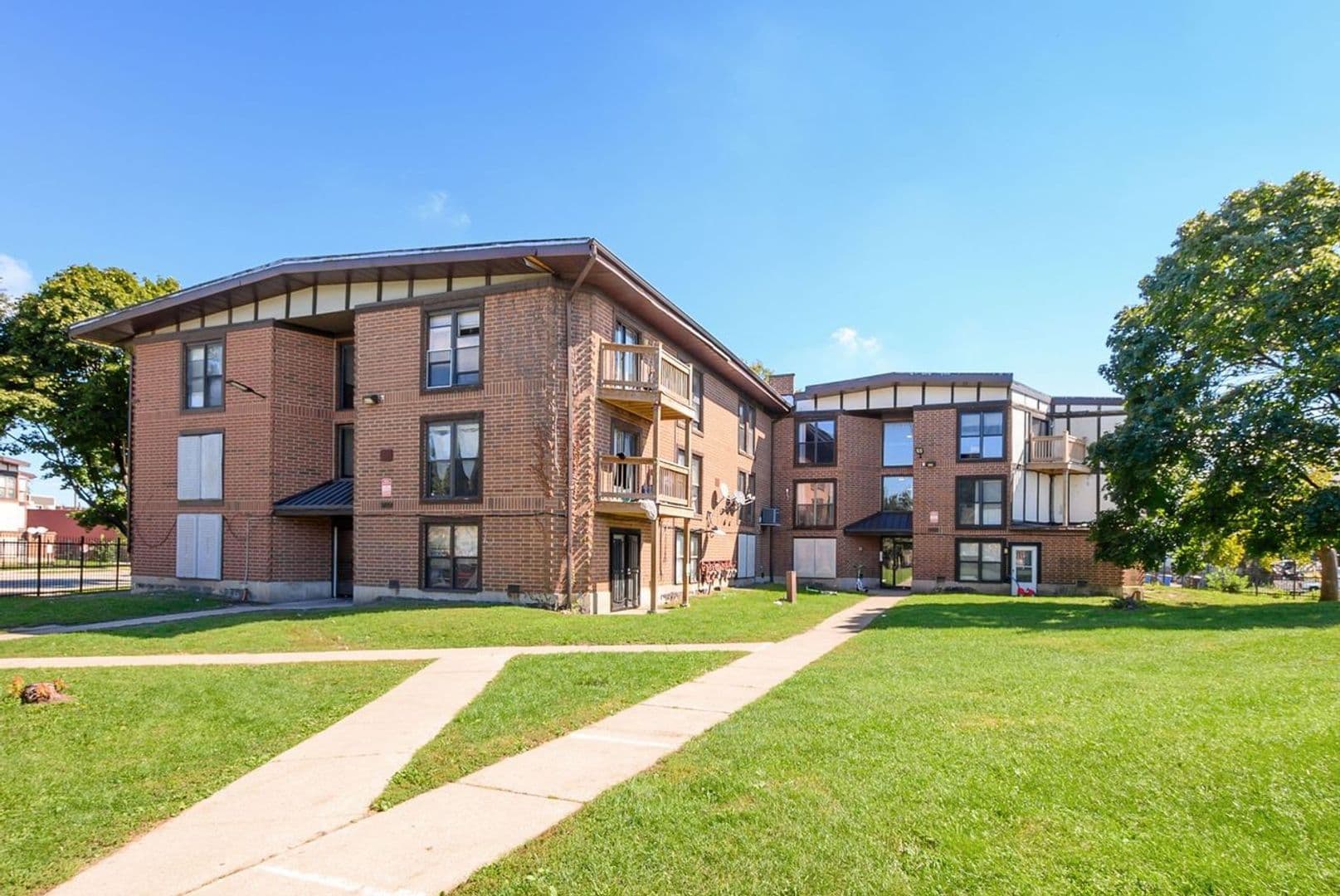 Chicago Apartment: 3121-3153 W. Madison St.