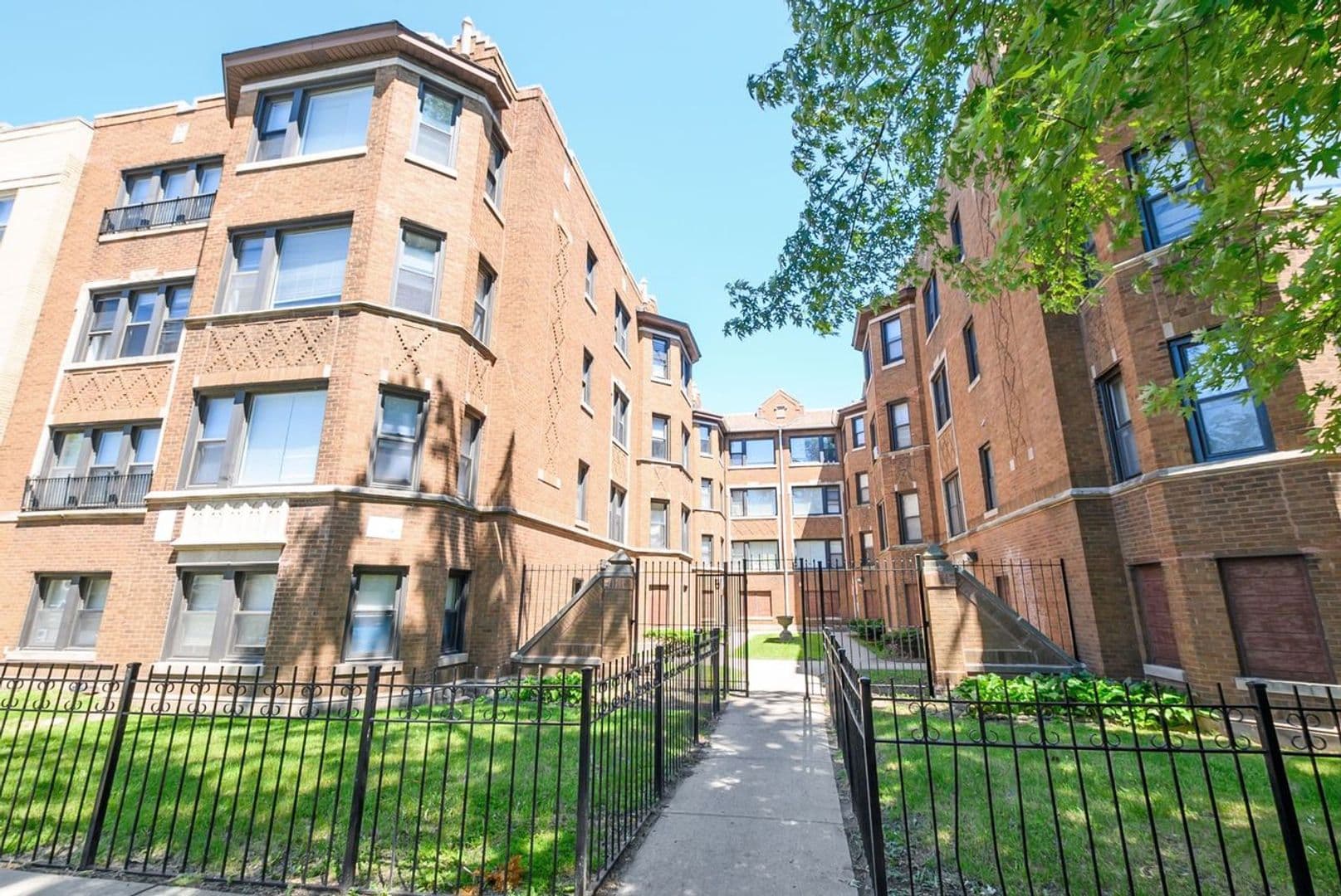 Chicago Apartment: 7645-7053 East End Avenue