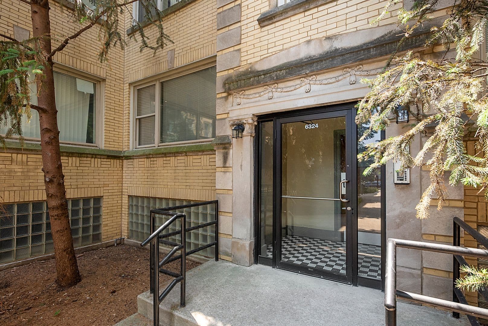 Chicago Apartment: 6320-28 S Troy St