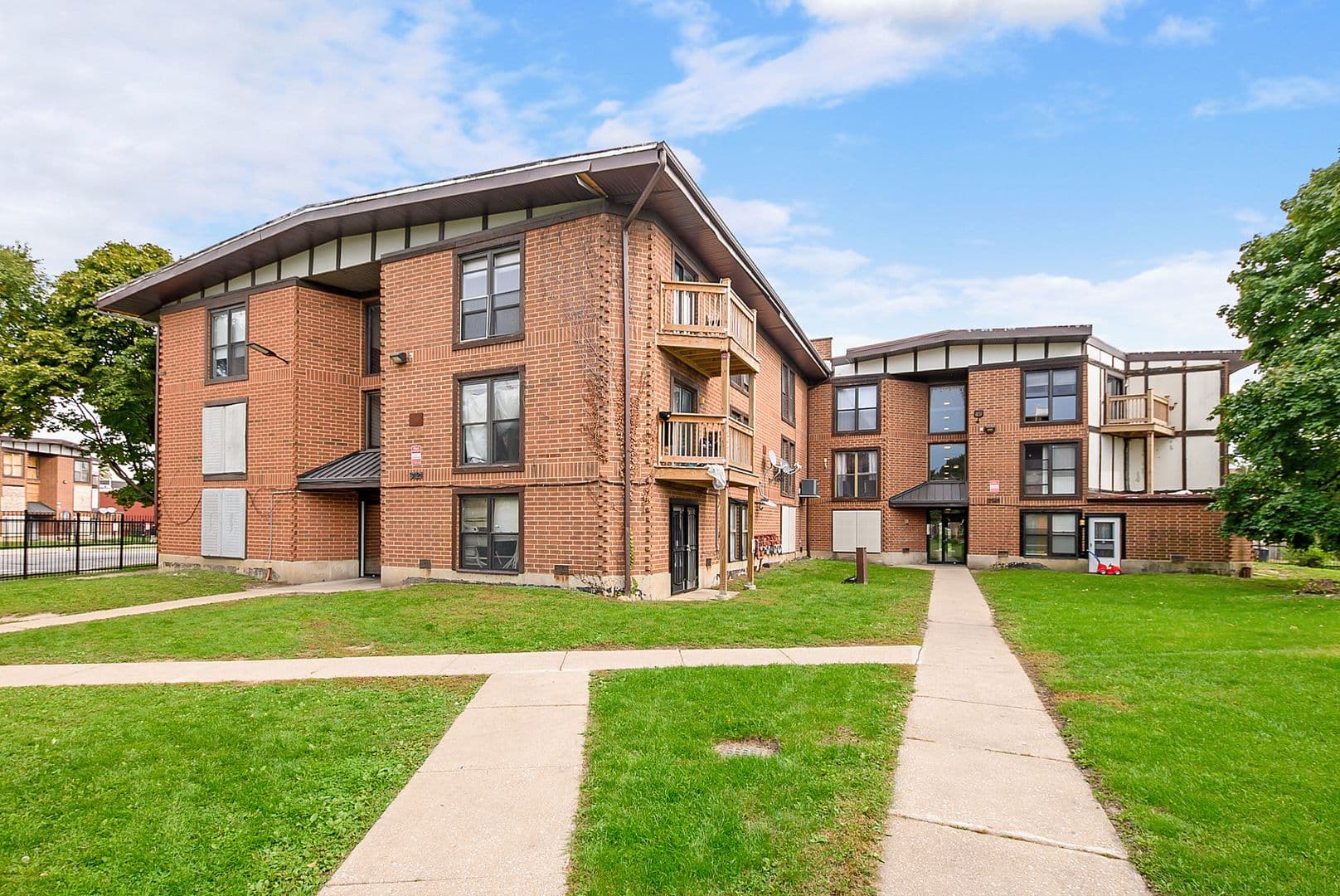 Chicago Apartment: 3121-3153 W. Madison St.