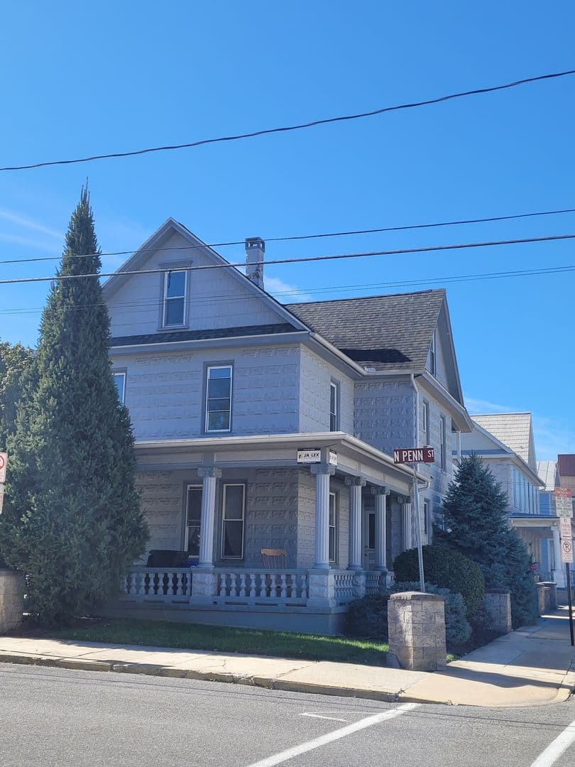 Shippensburg House: 42 N Penn St