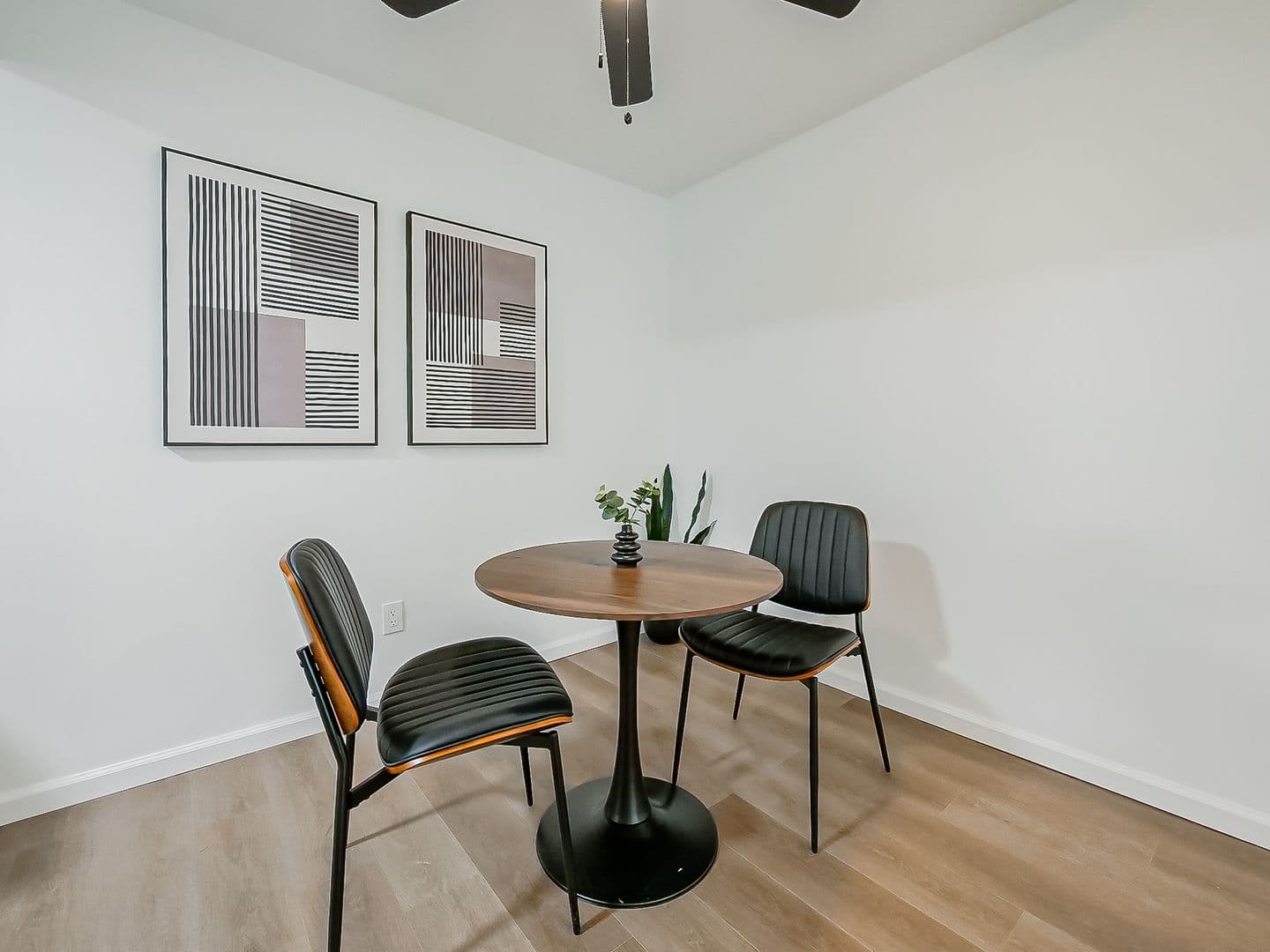 Plymouth Apartment: 40325 Plymouth Road