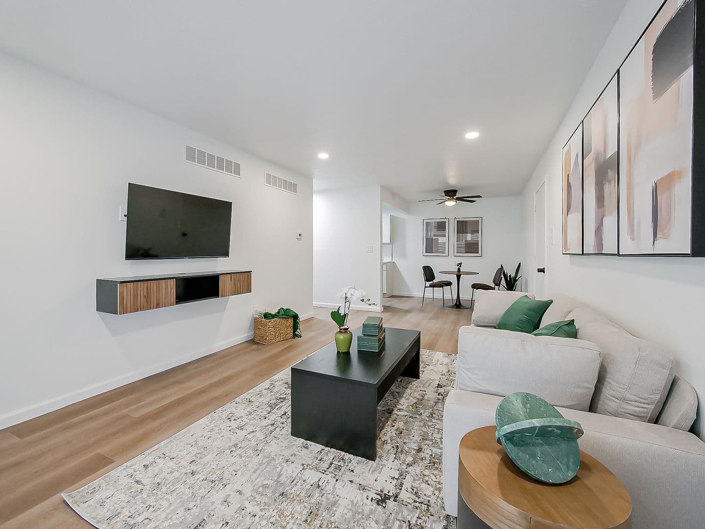 Plymouth Apartment: 40325 Plymouth Road