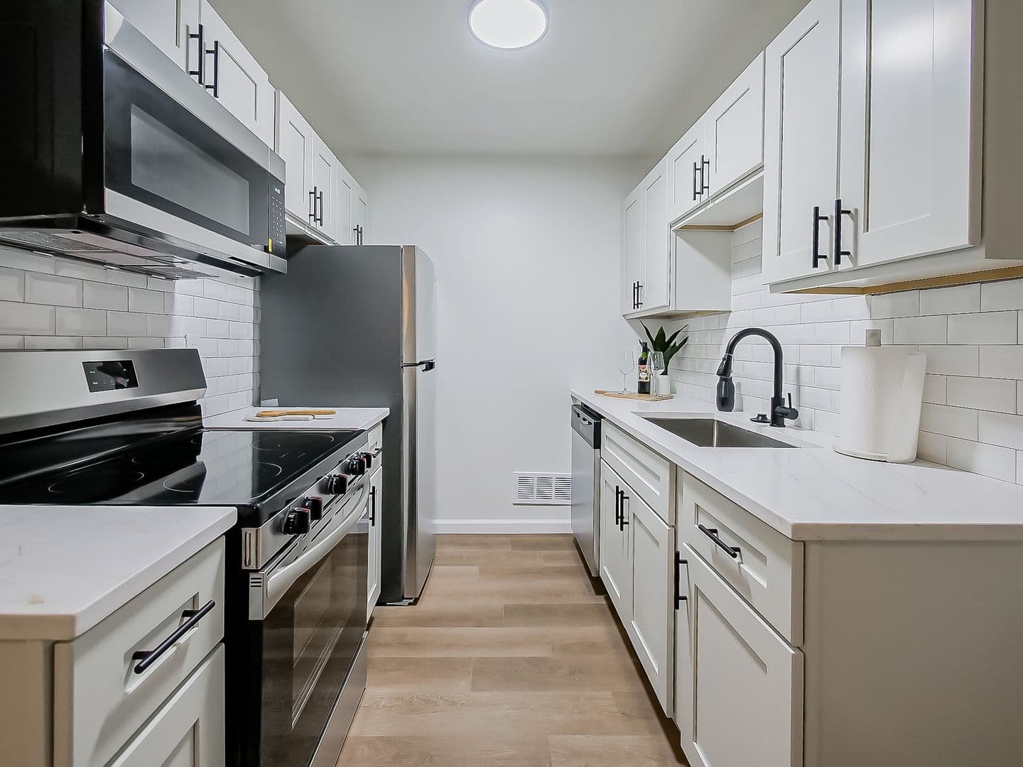 Plymouth Apartment: 40325 Plymouth Road