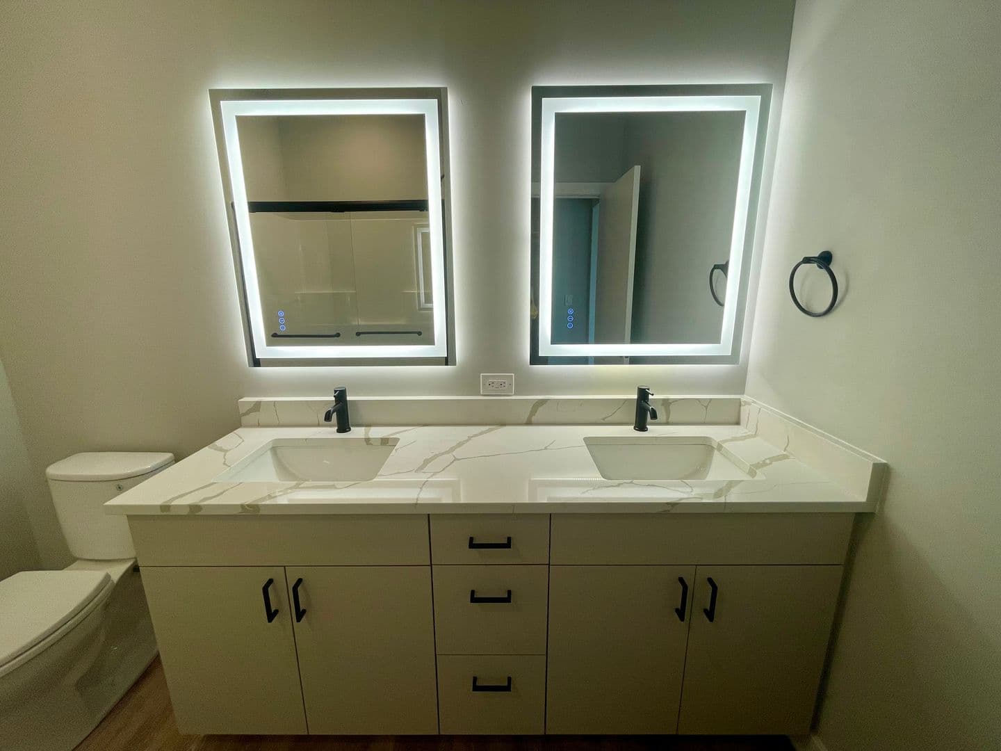 Greenfield Apartment: 4050 Layton Avenue