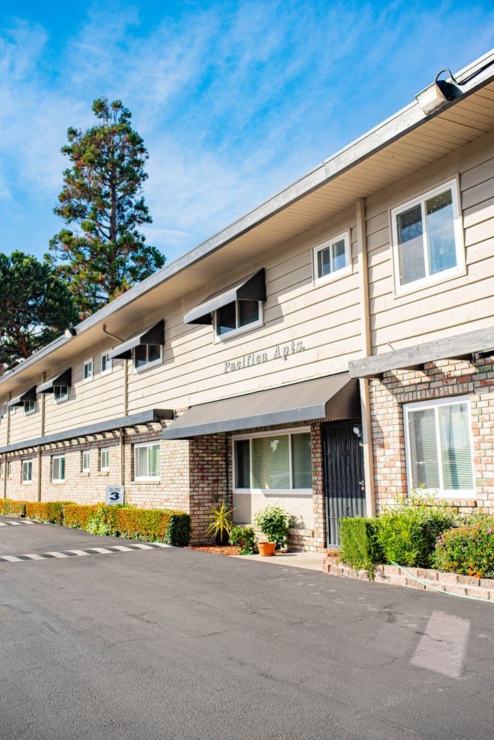 HAYWARD Apartment: 6 HARDER ROAD