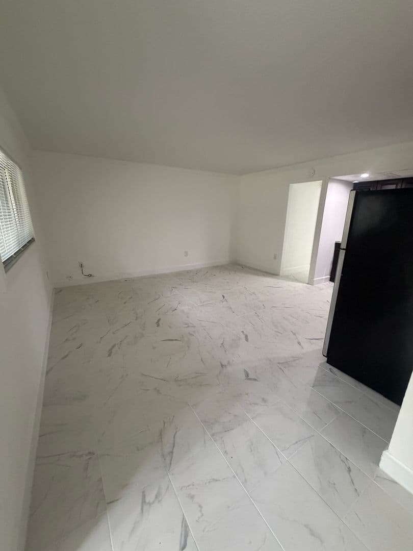 Sunrise Apartment: 7609 NW 42nd Place