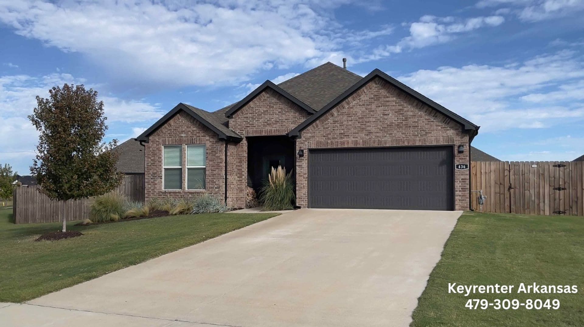 Farmington House: 436 W Snow Bend