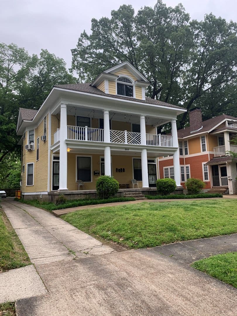 Memphis Apartment: 250 N Willet