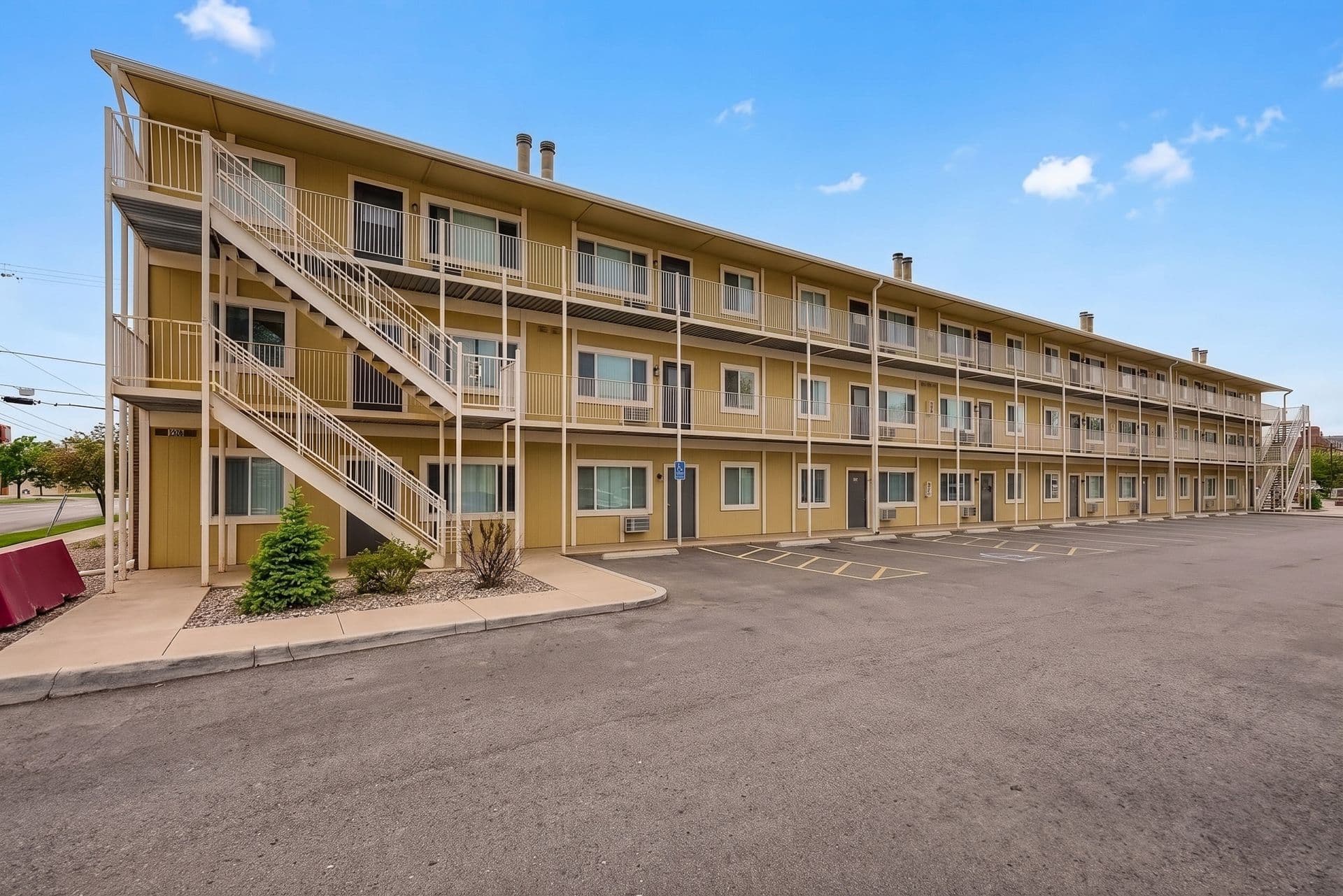Denver Apartment: 1975 South Decatur Street