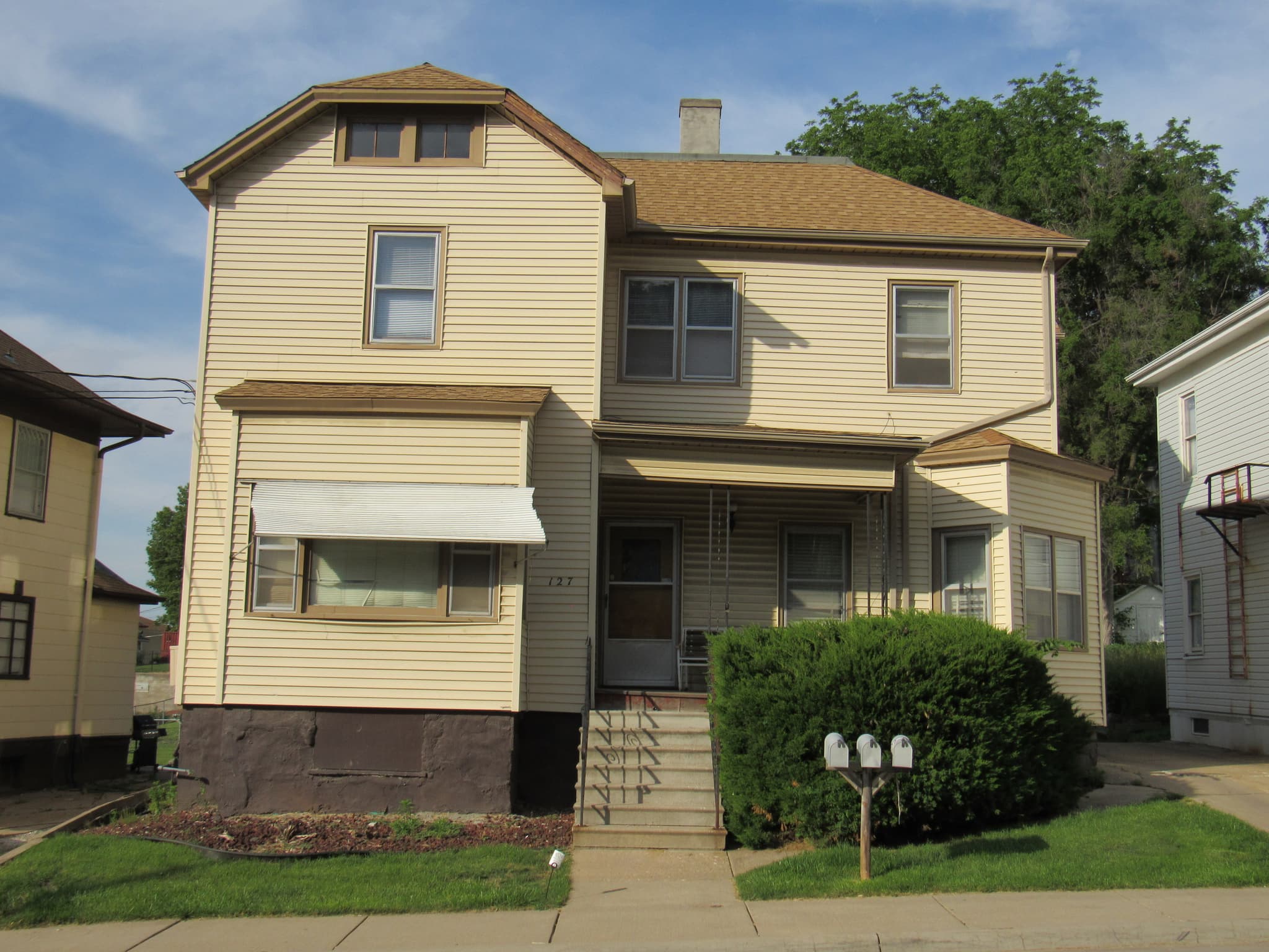 Council Bluffs Apartment: 127 Glen Ave