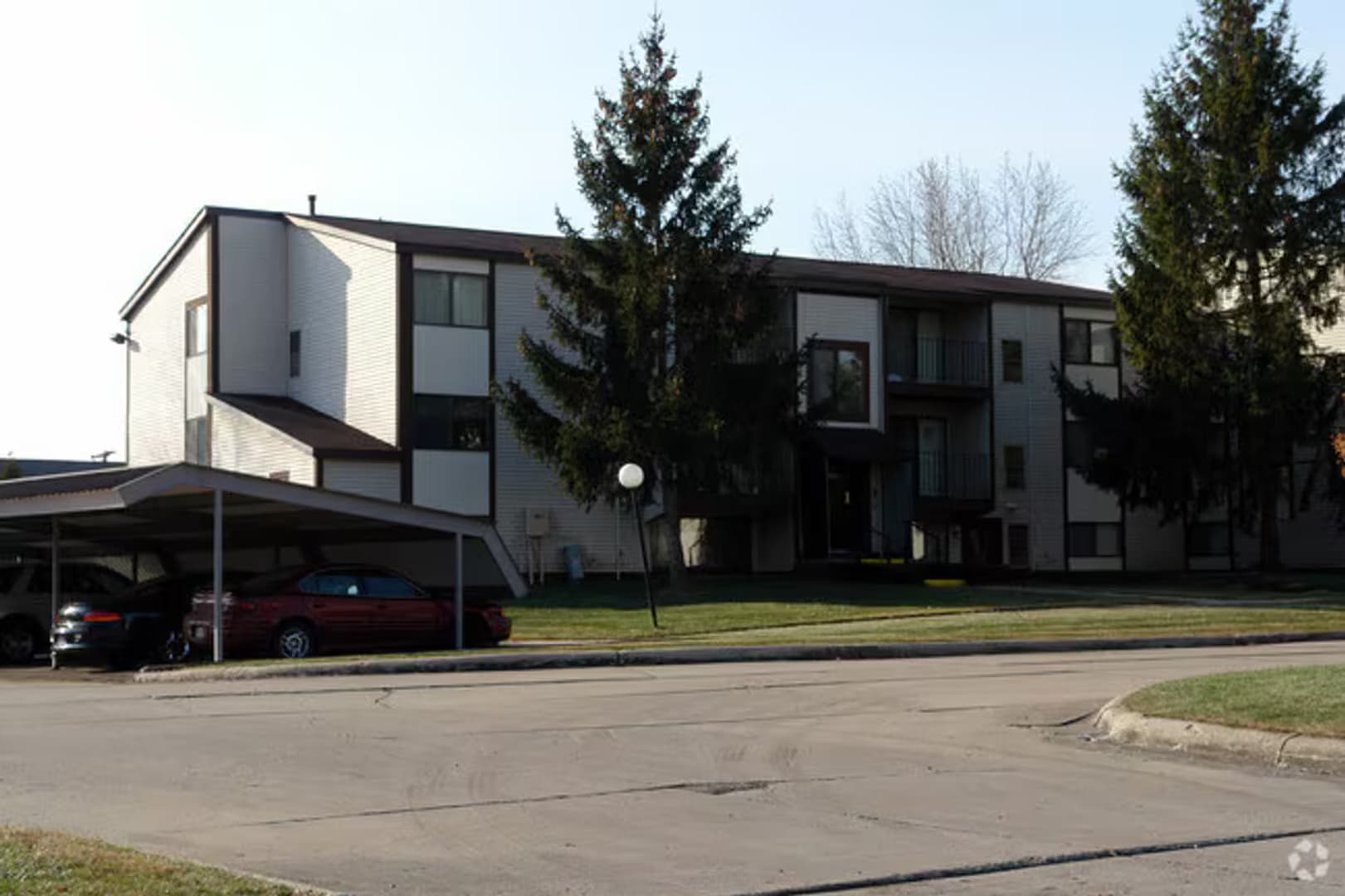Clinton Township Apartment: 16695 Washington Sq