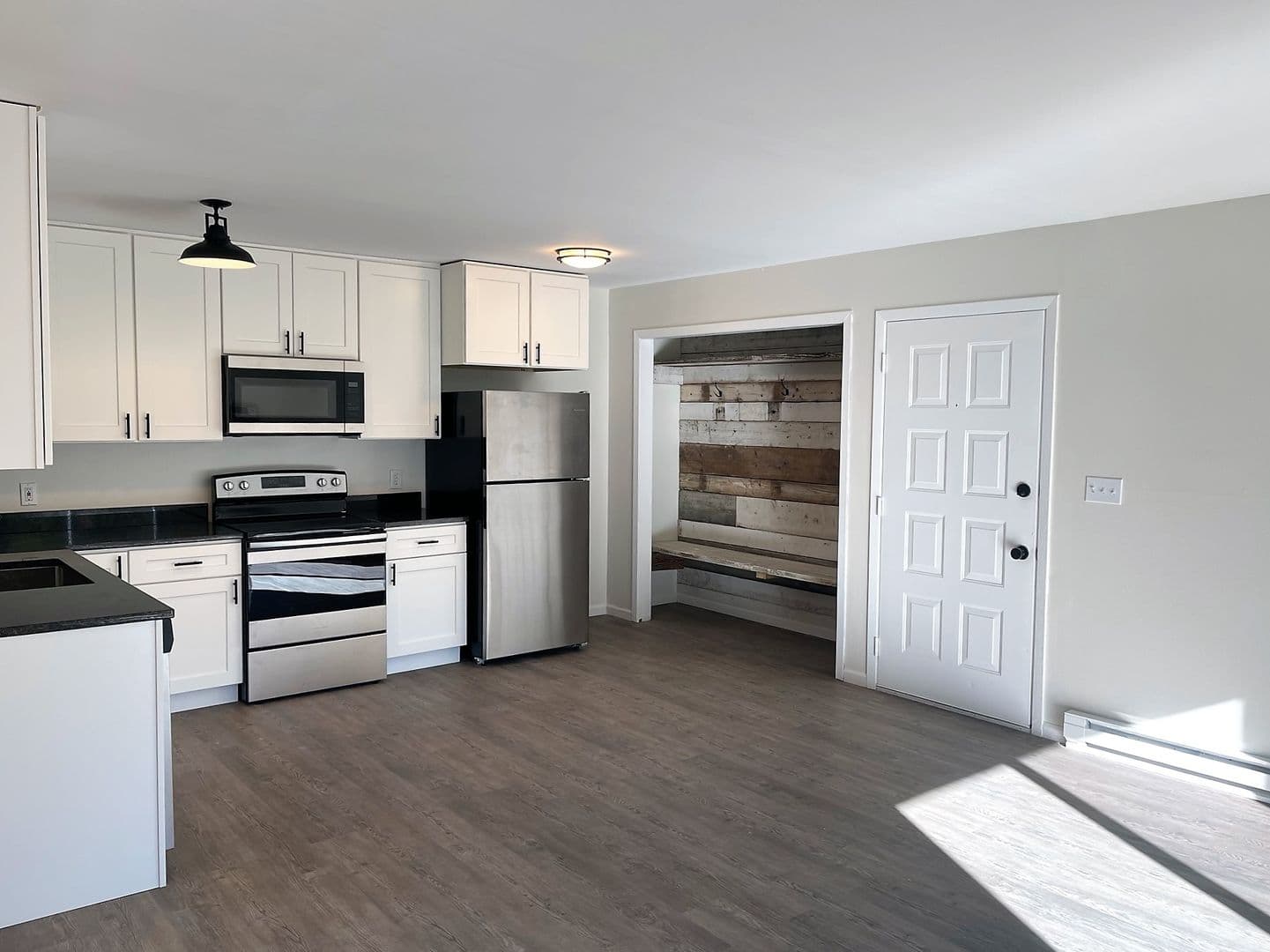 Walworth Apartment: 104 Weber St.