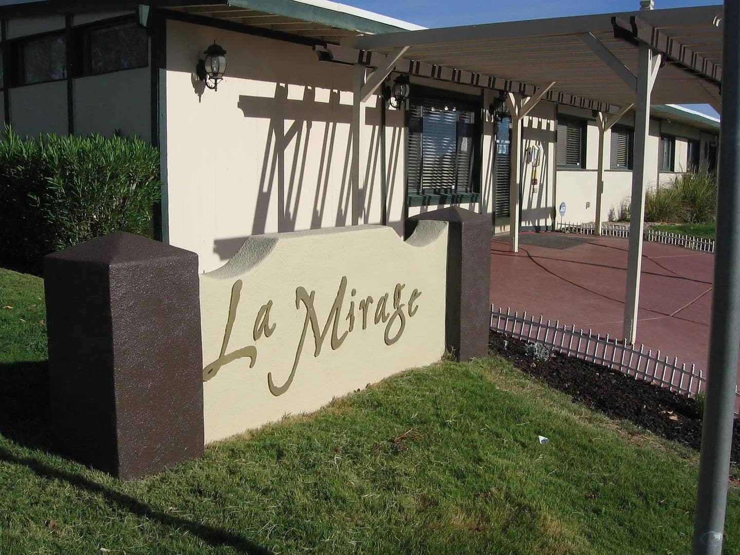 Ridgecrest Apartment: 401 Oasis Drive