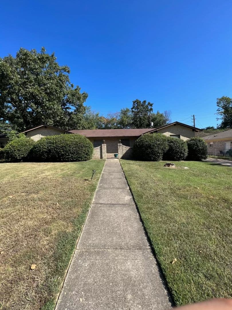 Little Rock Apartment: 3825 W Markham St & 424 Johnson St