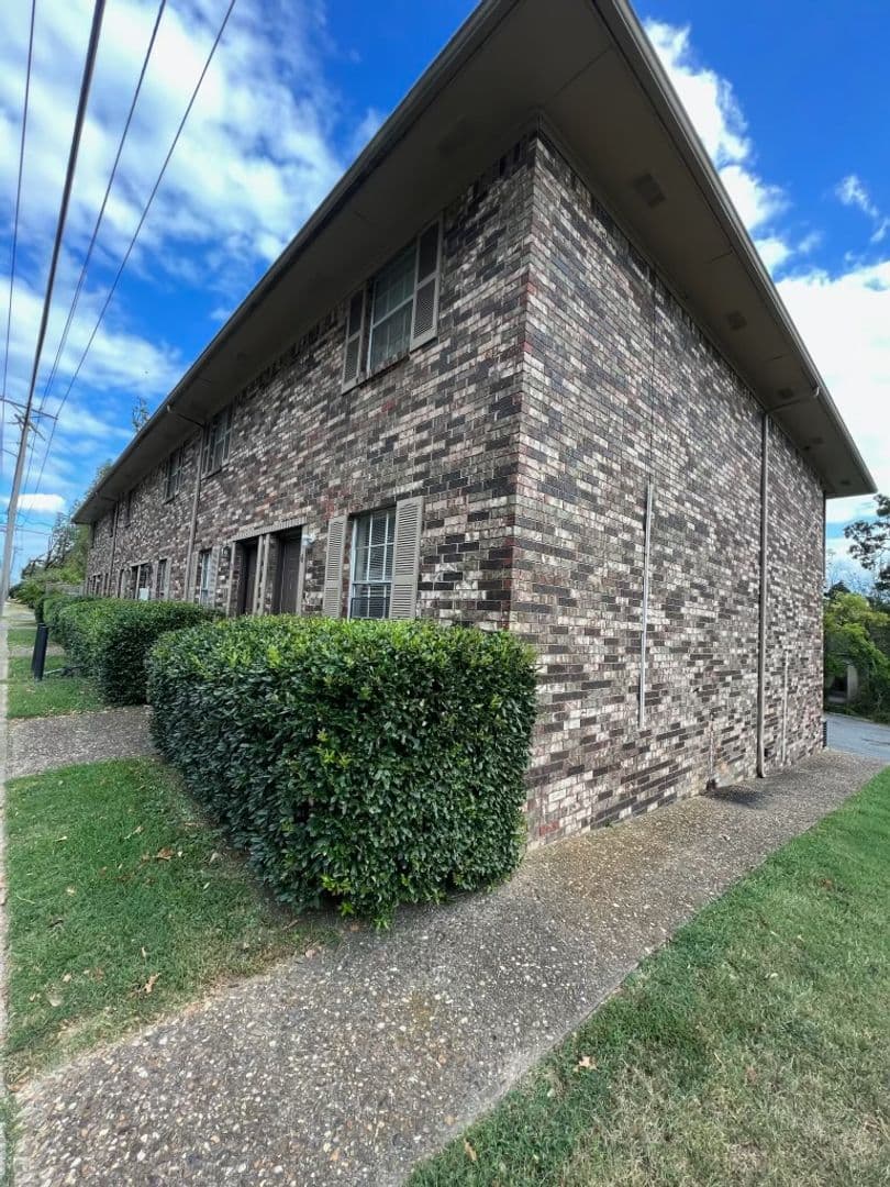 Little Rock Apartment: 3825 W Markham St & 424 Johnson St