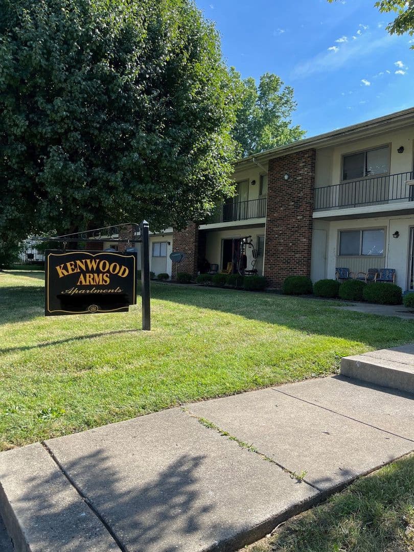 Louisville Apartment: 104 Kenwood Ct