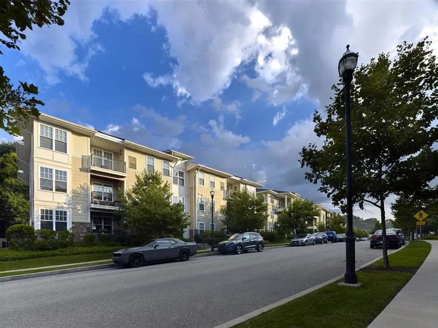 Pittsburgh Apartment: 1876 Parkview Boulevard