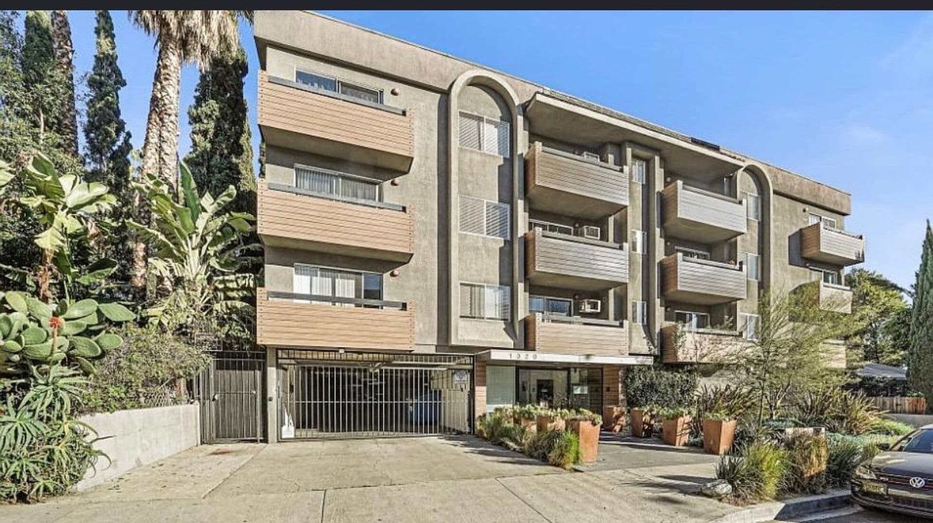 Los Angeles Apartment: 1320 N. Sycamore Avenue