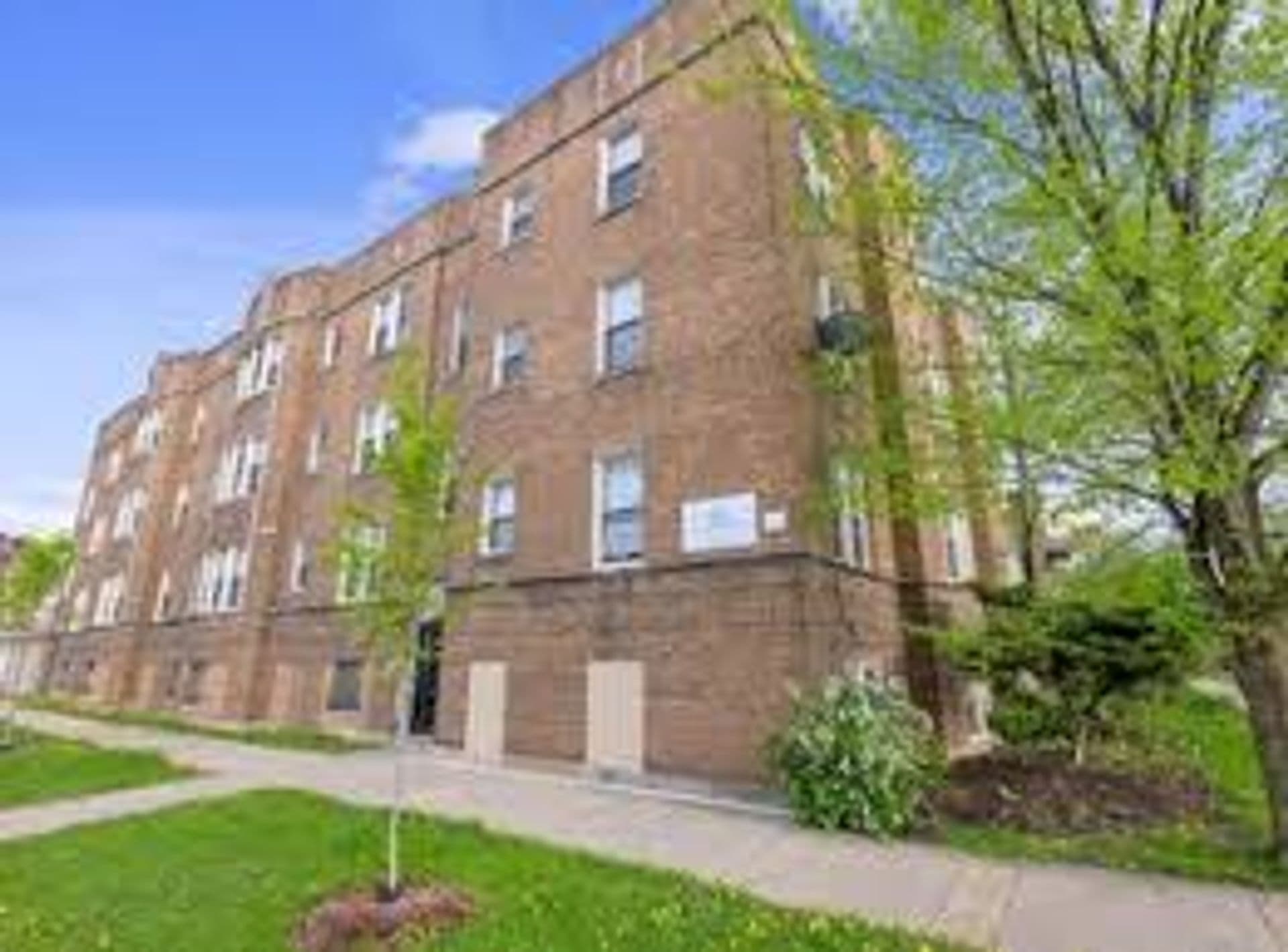 Chicago Apartment: 535 E 102nd St