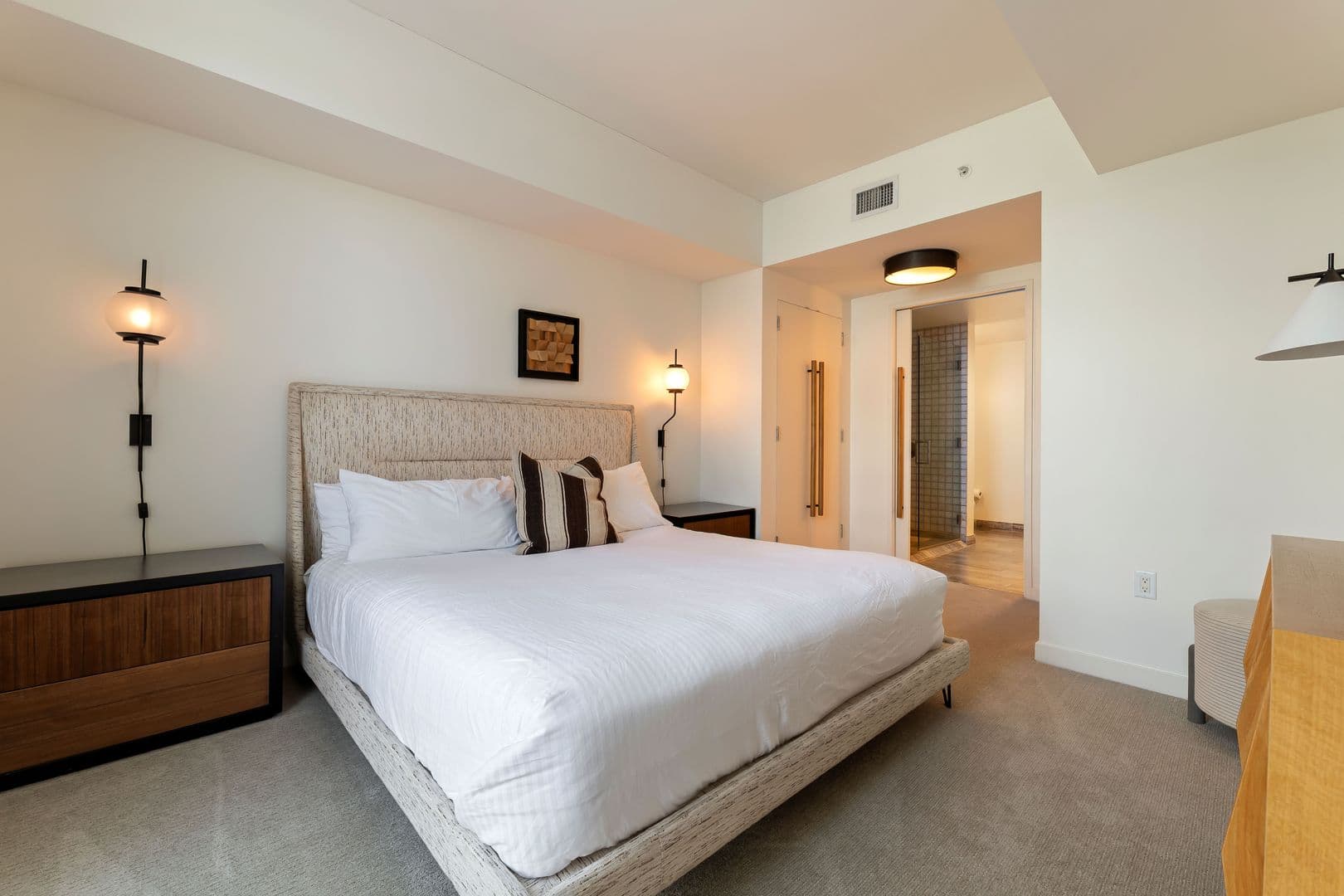 Los Angeles Apartment: 1550 N. El Centro Ave.