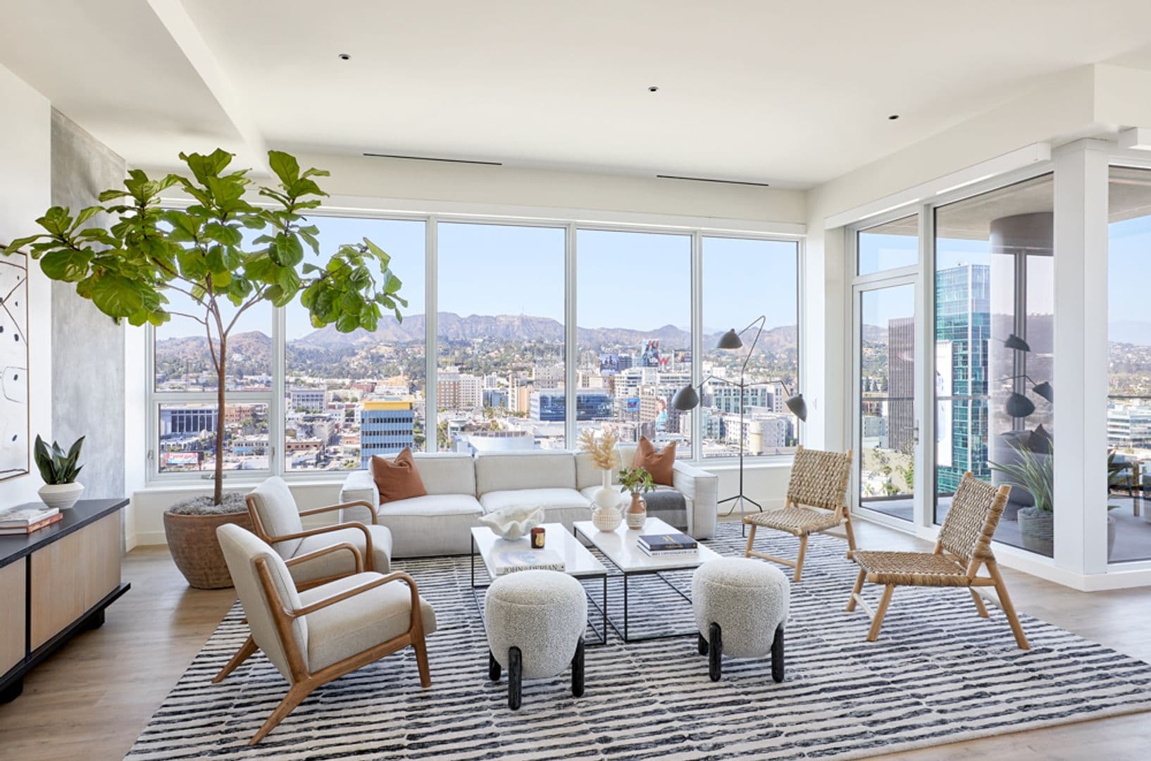 Los Angeles Apartment: 6390 De Longpre Avenue