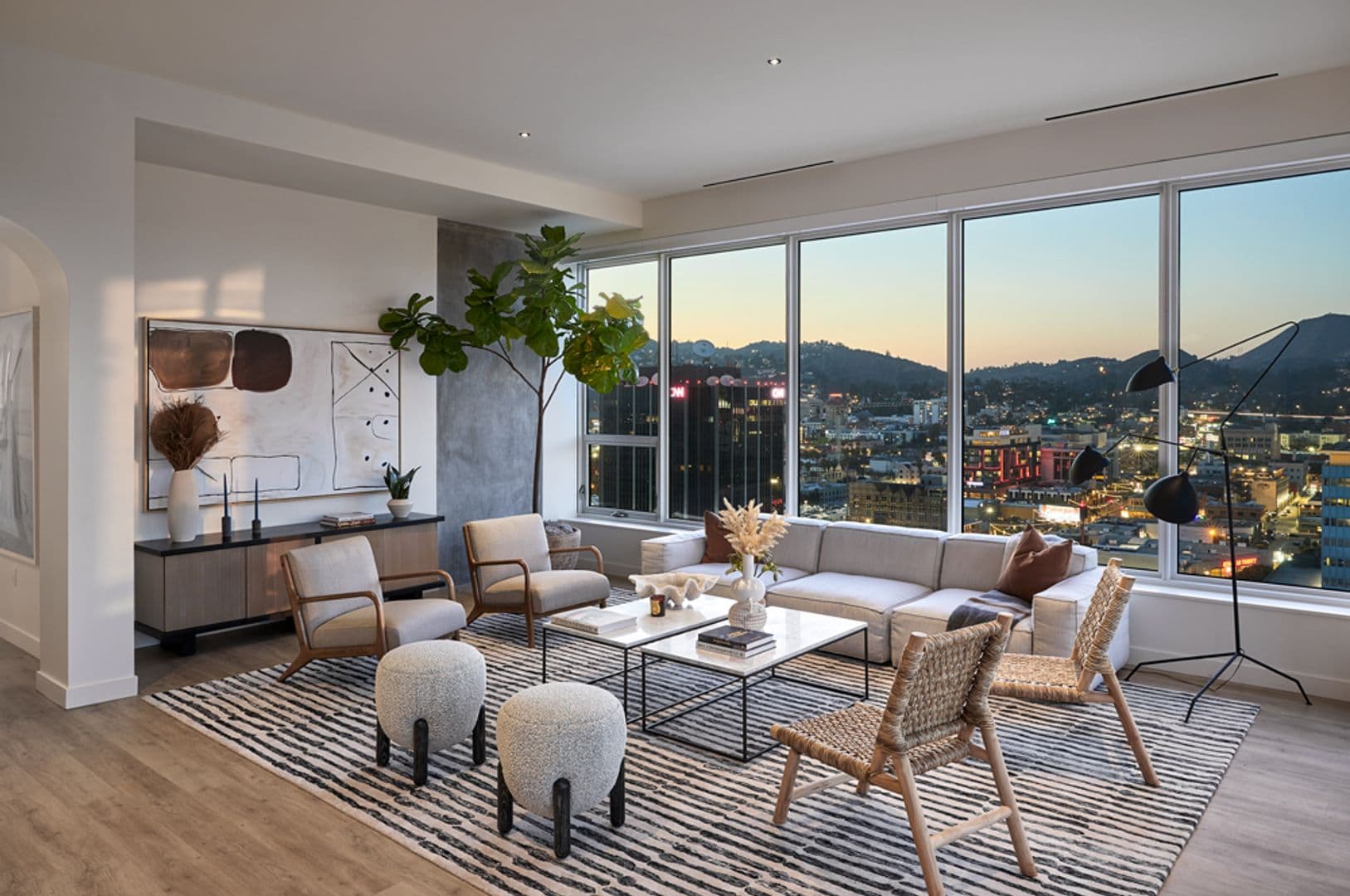 Los Angeles Apartment: 6390 De Longpre Avenue