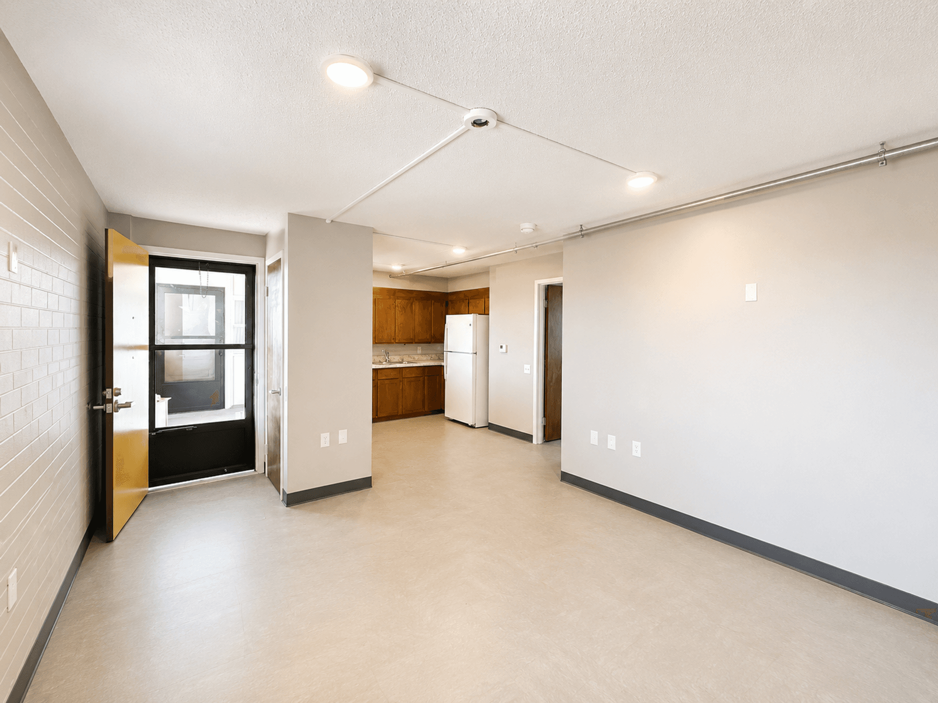 Miami Apartment: 205 B St NE