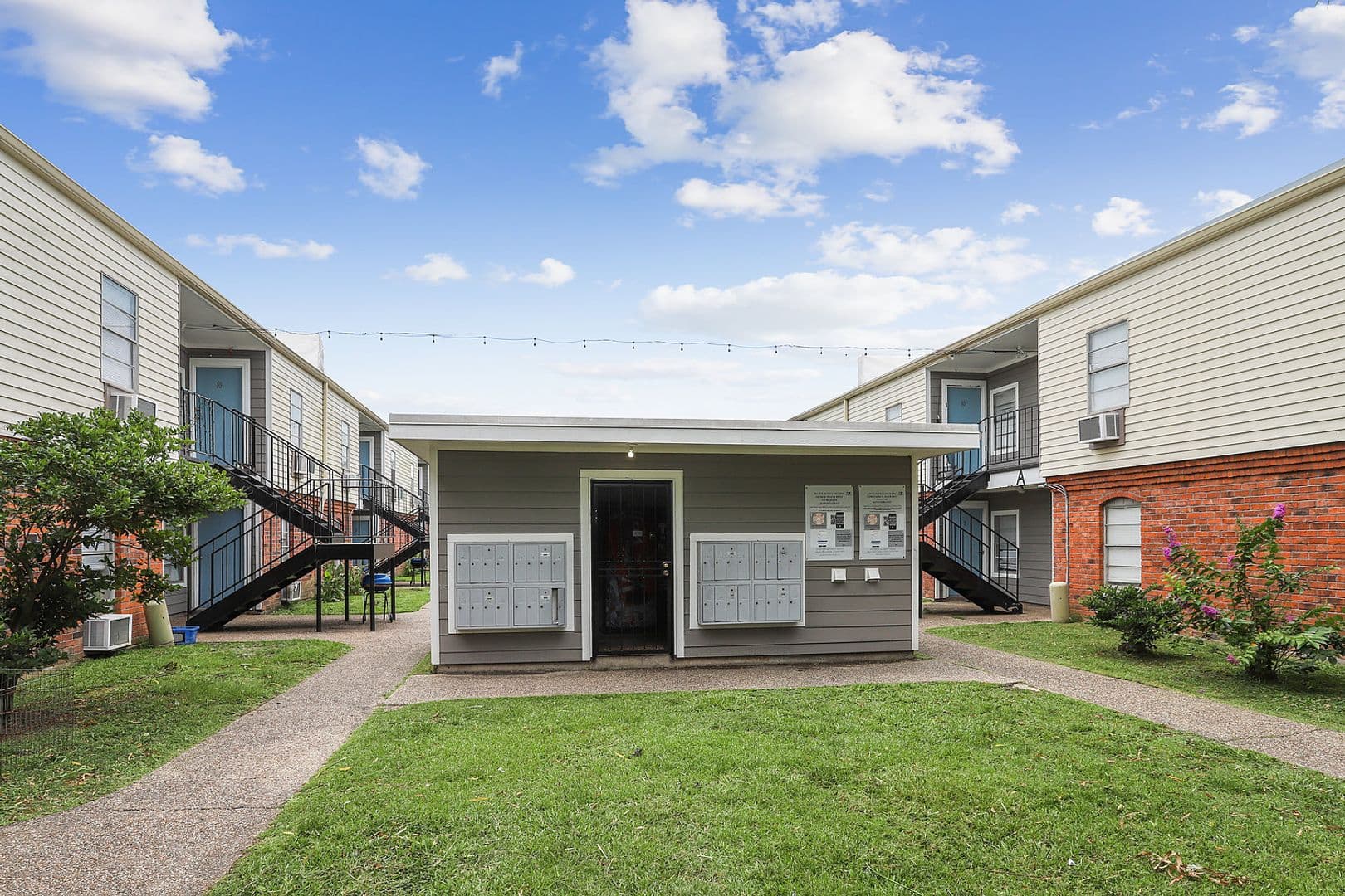 Baton Rouge Apartment: 0000 MMM