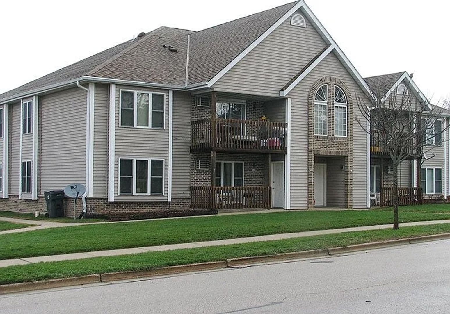 Random Lake Apartment: 602-608 Random Lake Rd & 723-729 Western Ave