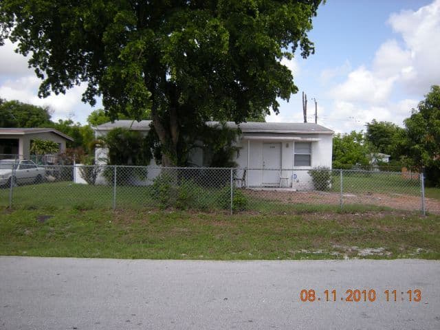 FORT LAUDERDALE House: 1139 NW 17 AVE