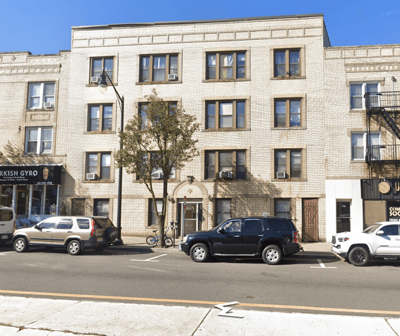 Cliffside Park Apartment: 635 Anderson Ave