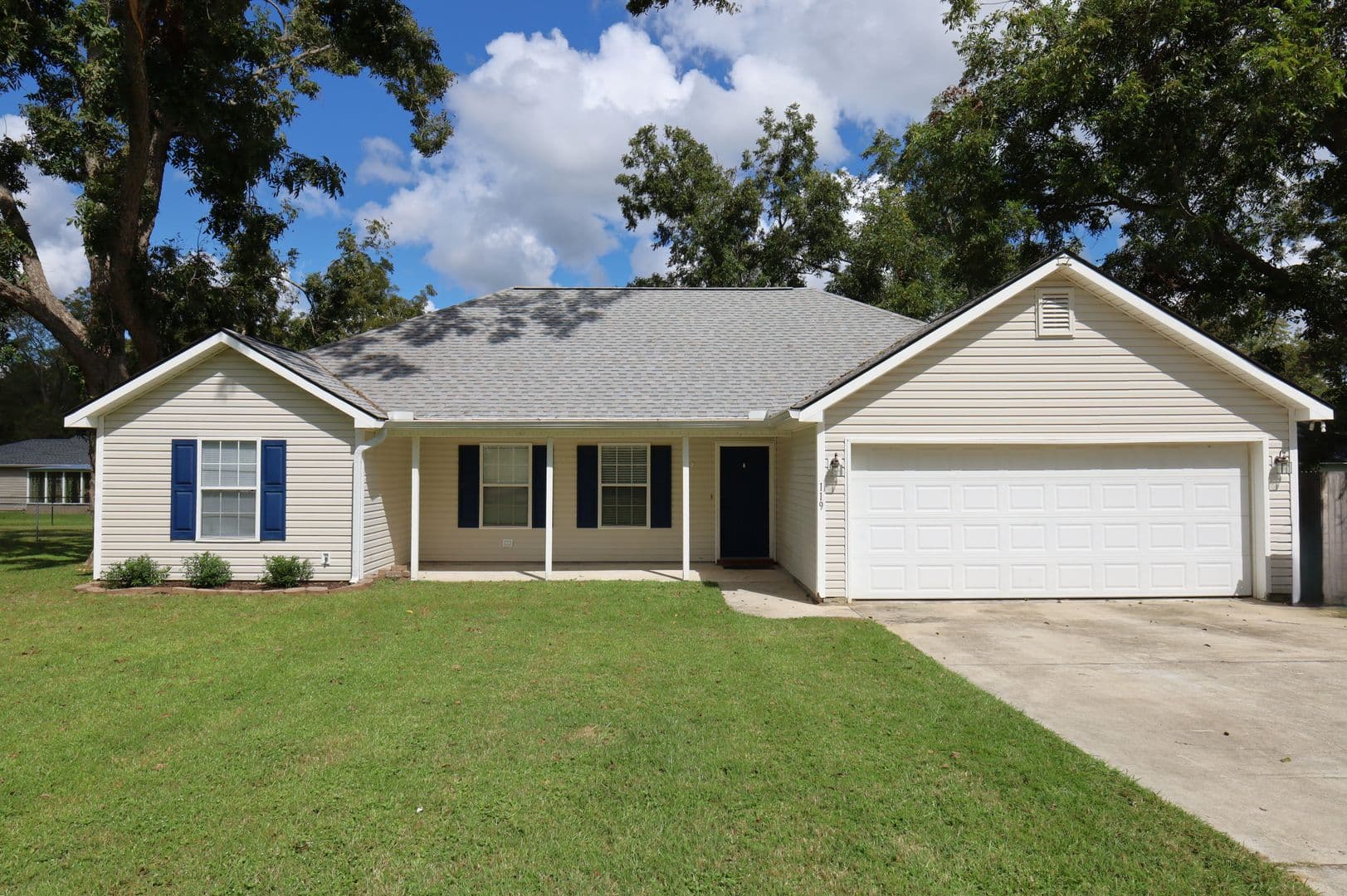 Ray City House: 119 Pecan Street