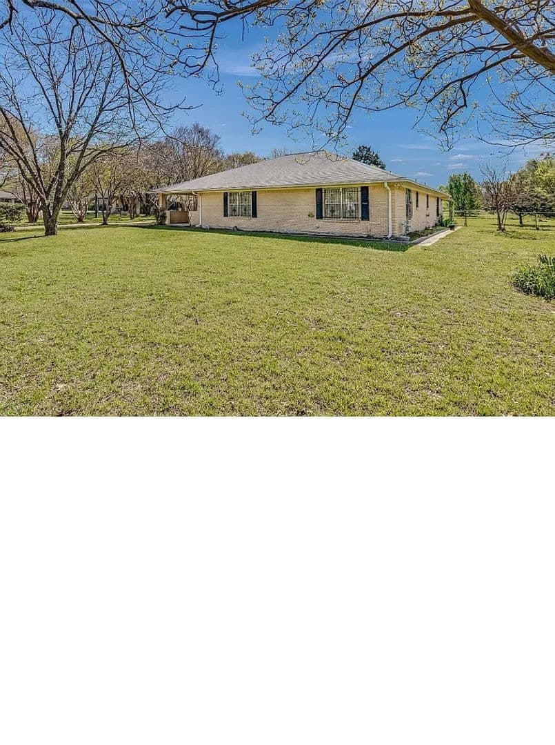 SEAGOVILLE House: 402 E SIMONDS RD