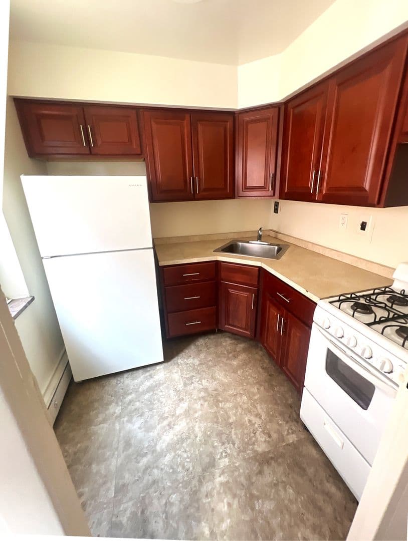 Pittsburgh Apartment: 4750 Centre Ave