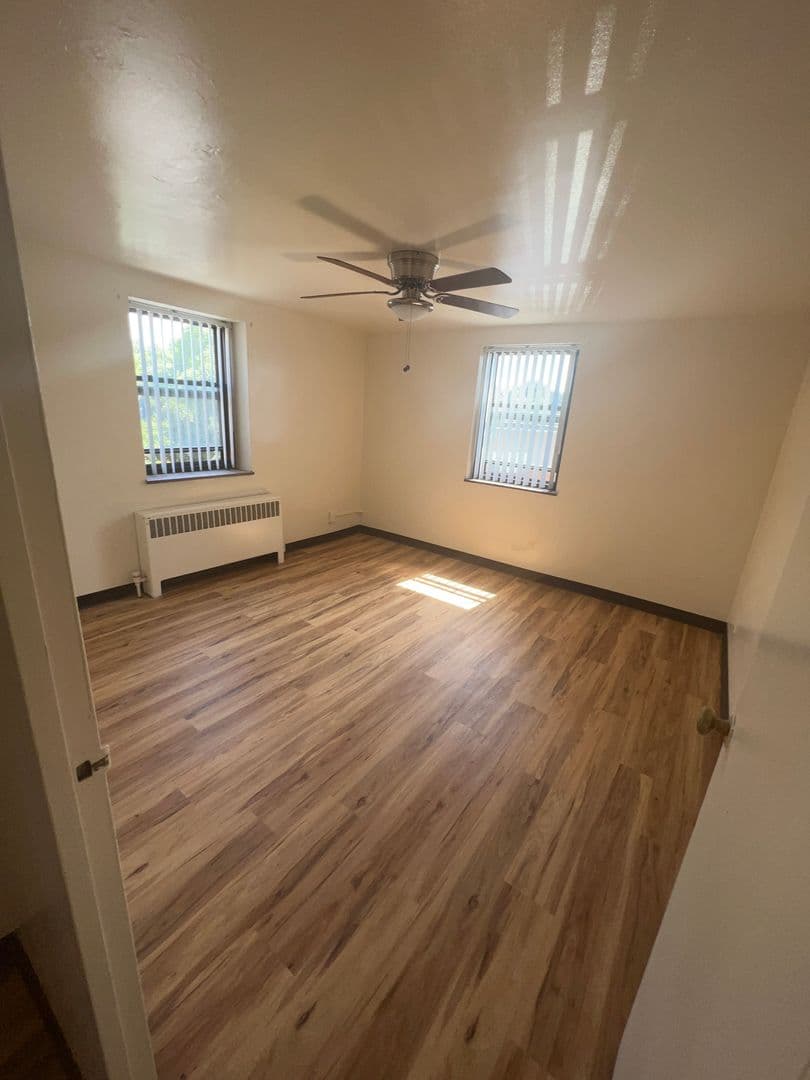 Pittsburgh Apartment: 240 Melwood Ave