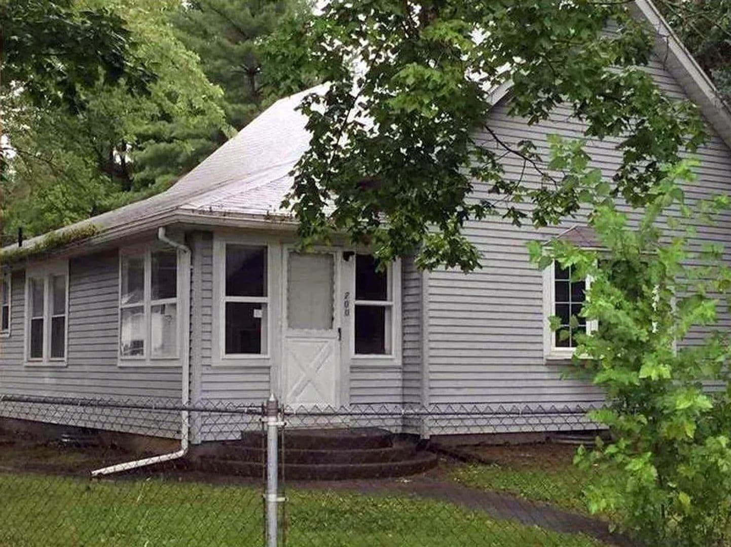 Eaton House: 700 E Indiana Ave
