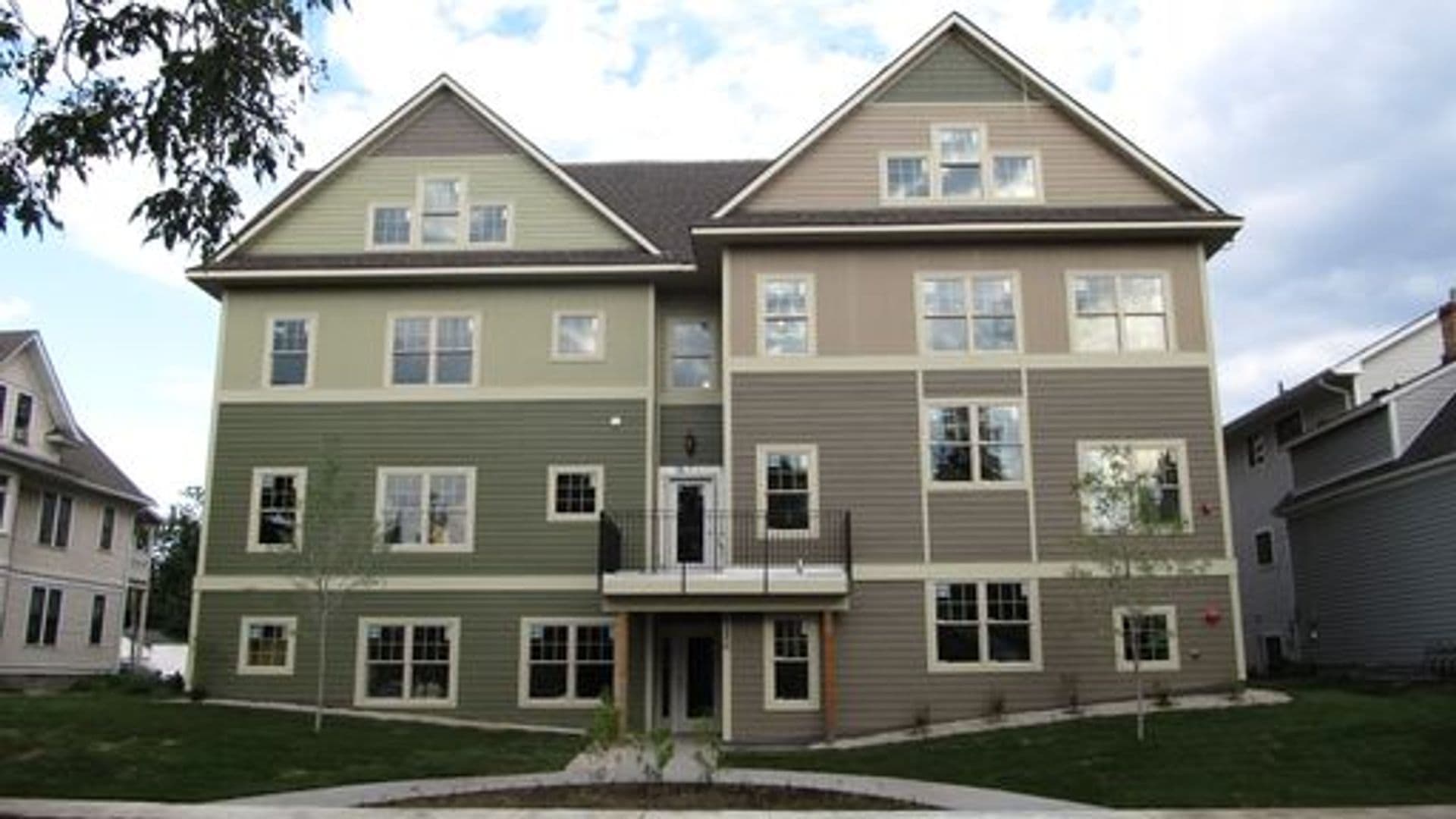 Minneapolis Apartment: 633 Ontario St SE