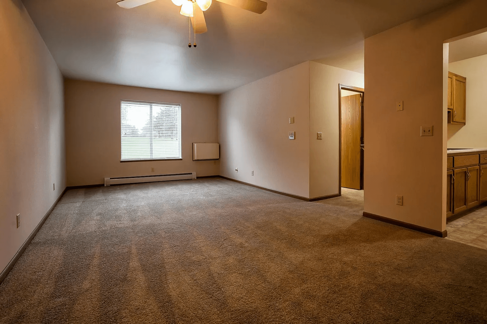 Pardeeville Apartment: 112 Gillette Street