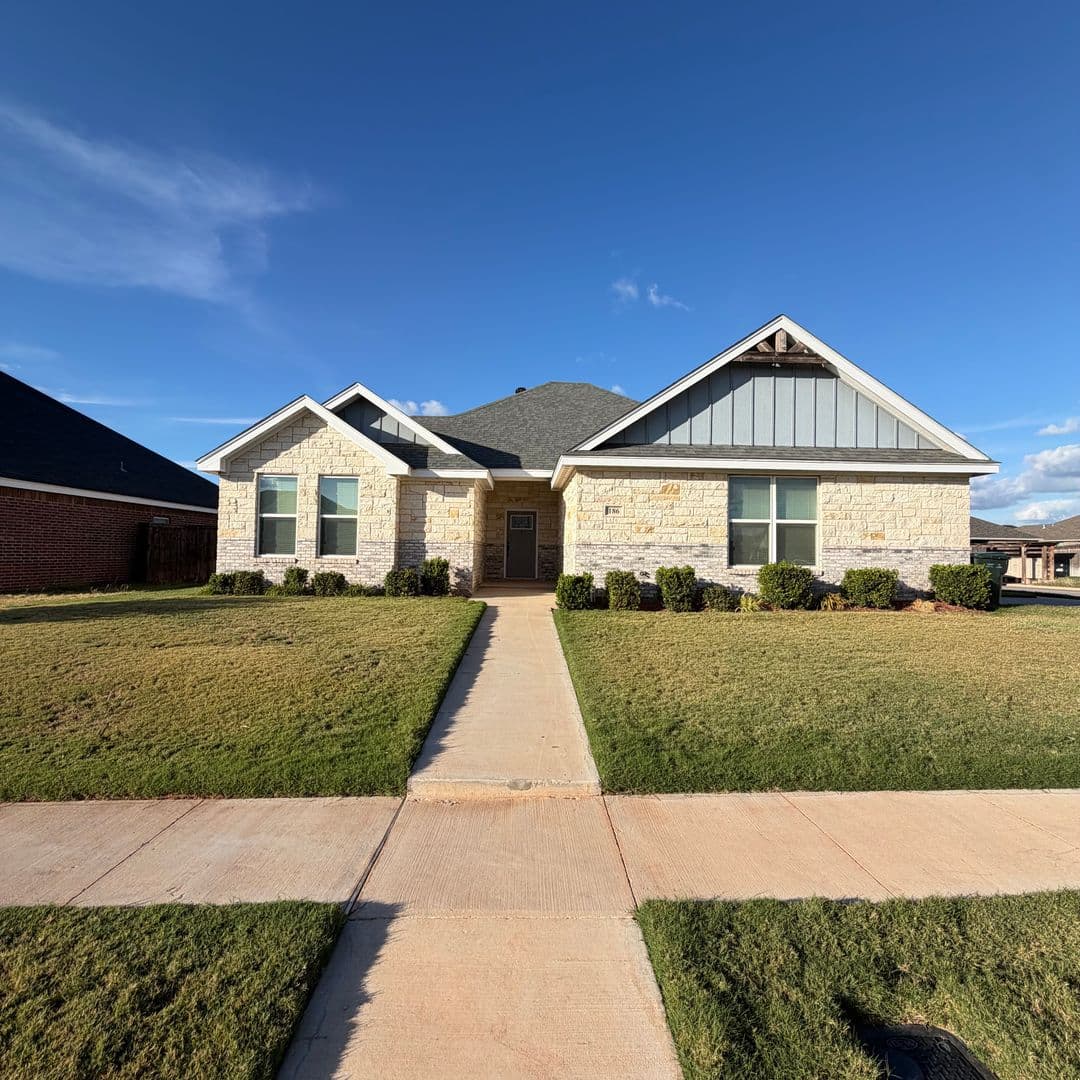 Abilene House: 186 Carriage Hills Parkway