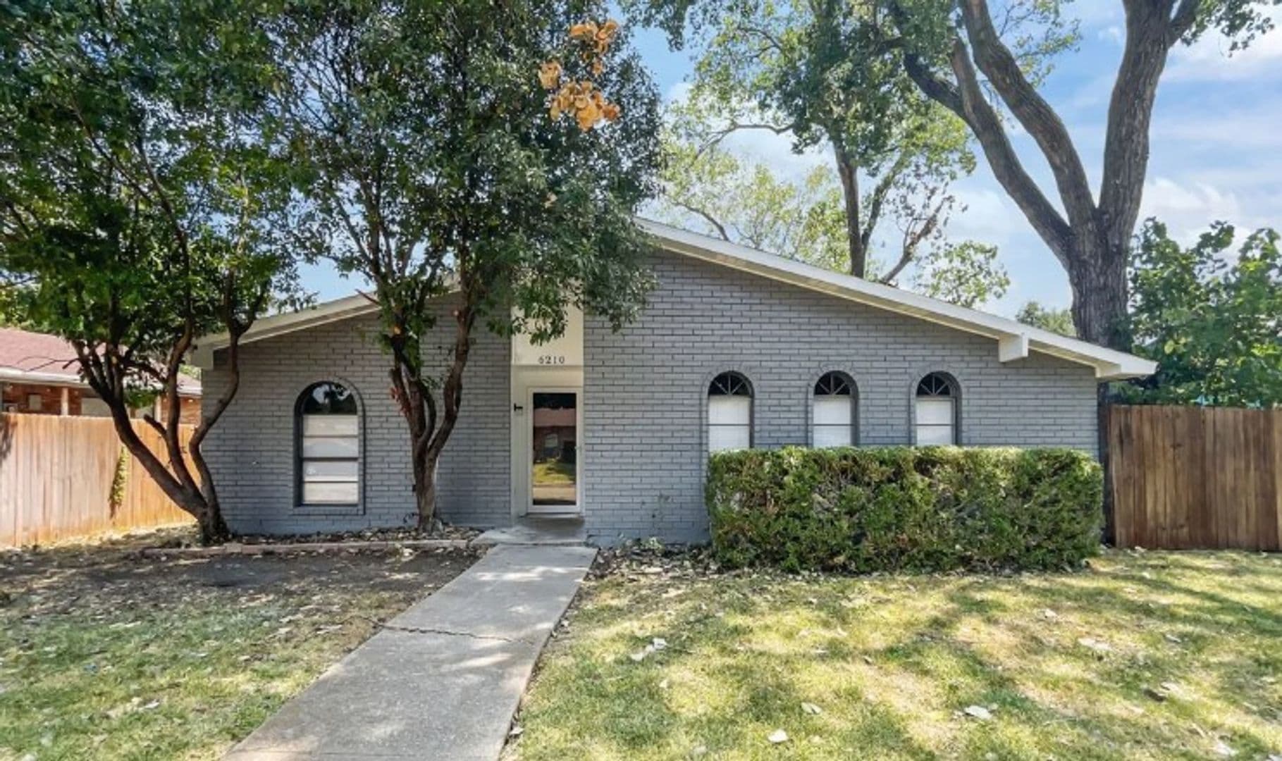 Garland House: 6210 Glenmoor Drive