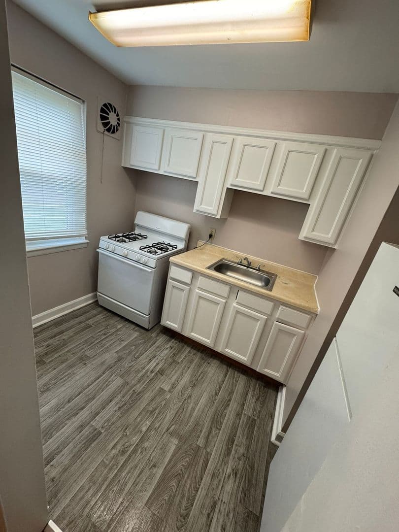 Baltimore Apartment: 5803 Oakview Ave