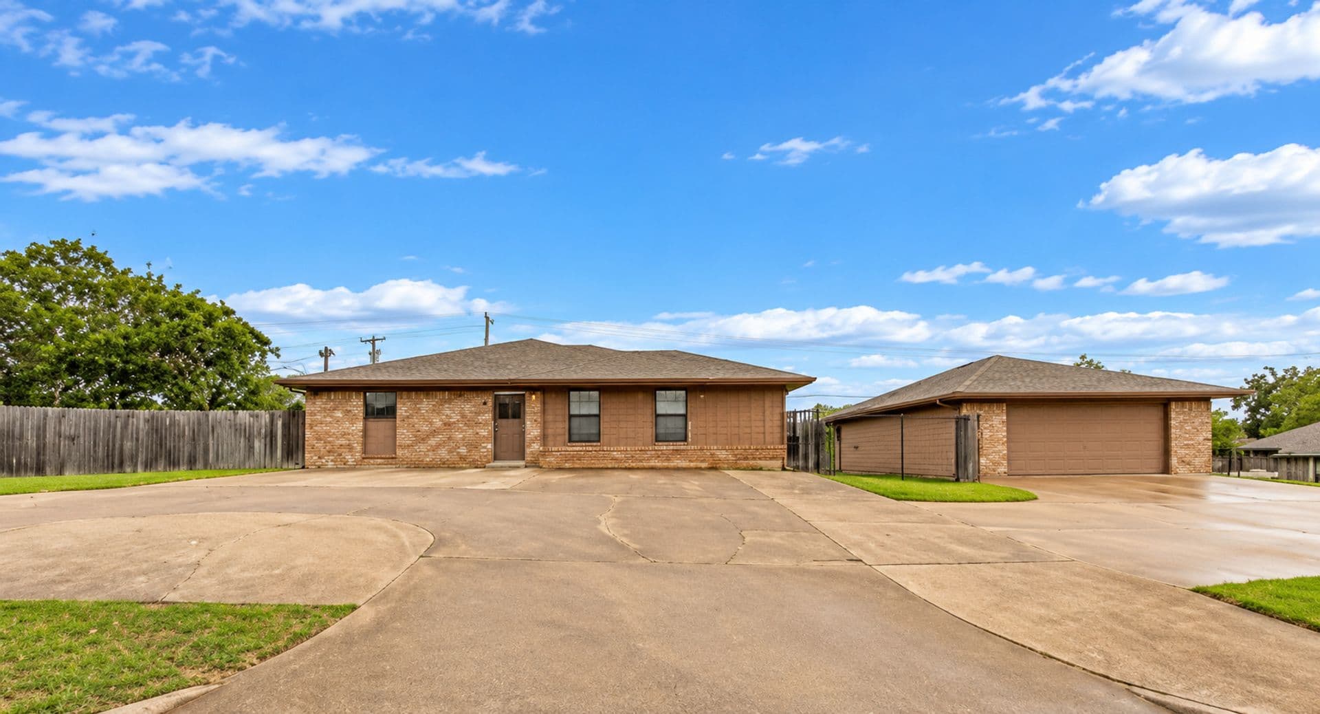 College Station House: 807 Holleman Drive