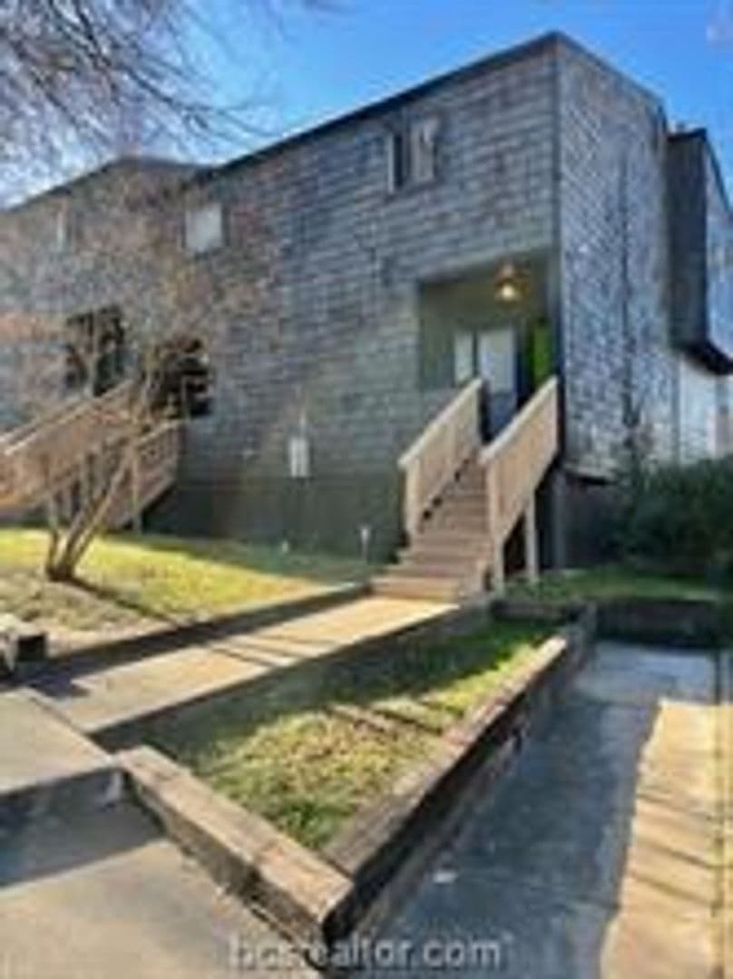 Bryan House: 3802 College Main Street, Unit 3