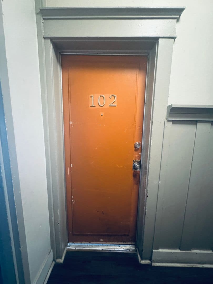 Los Angeles Apartment: 1350 West 4th street